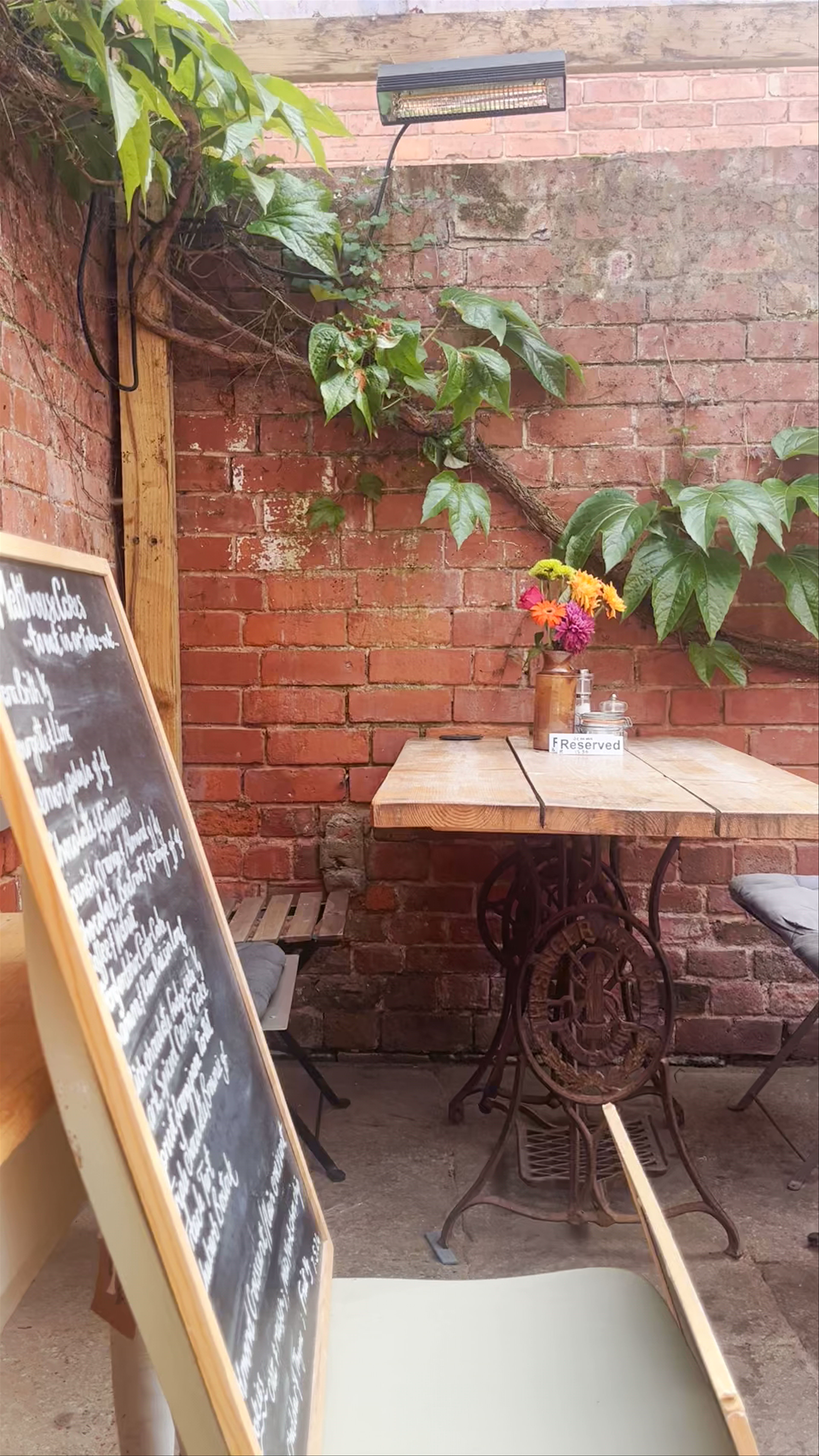 Cozy Courtyard Dining at The Malthouse in Ledbury, UK