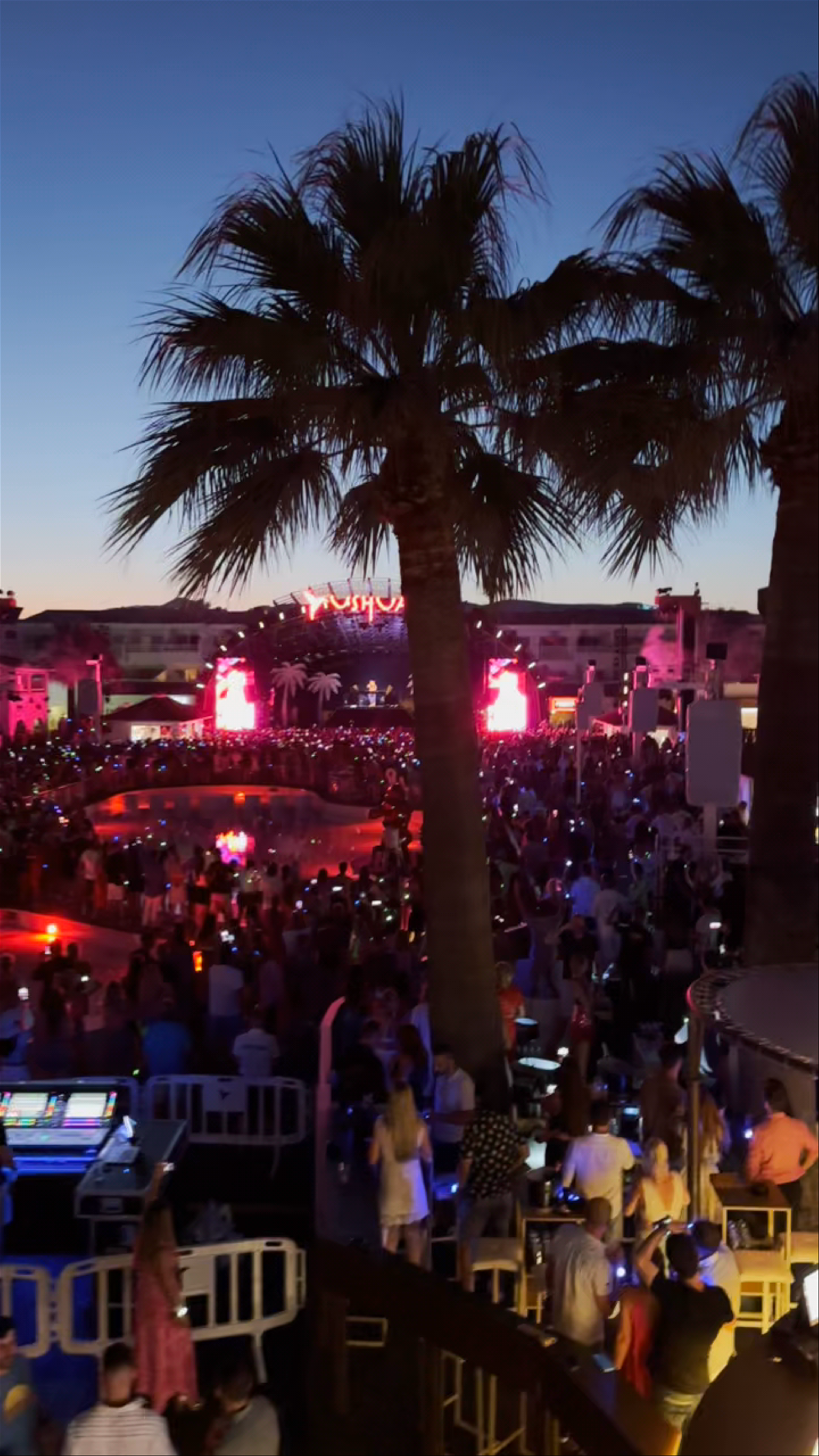 Ushuaïa Ibiza Nightlife: Sunset Pool Party Vibes