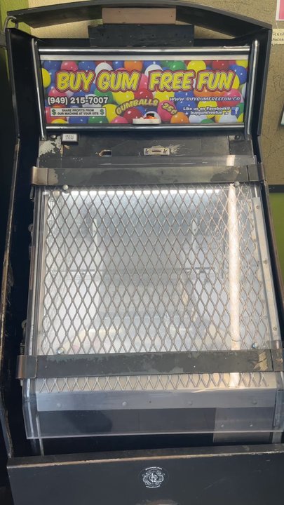 San Antonio Coin Laundry - This place is dangerous with that cash winning machine inside.  It was robbed while I was inside! - Laundromat Near Me - Upland, California