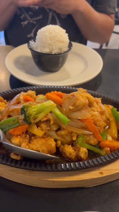 Jasmin Thai - Sizzling Cashew Nut Chicken - Thai Near Me - San Antonio, Texas