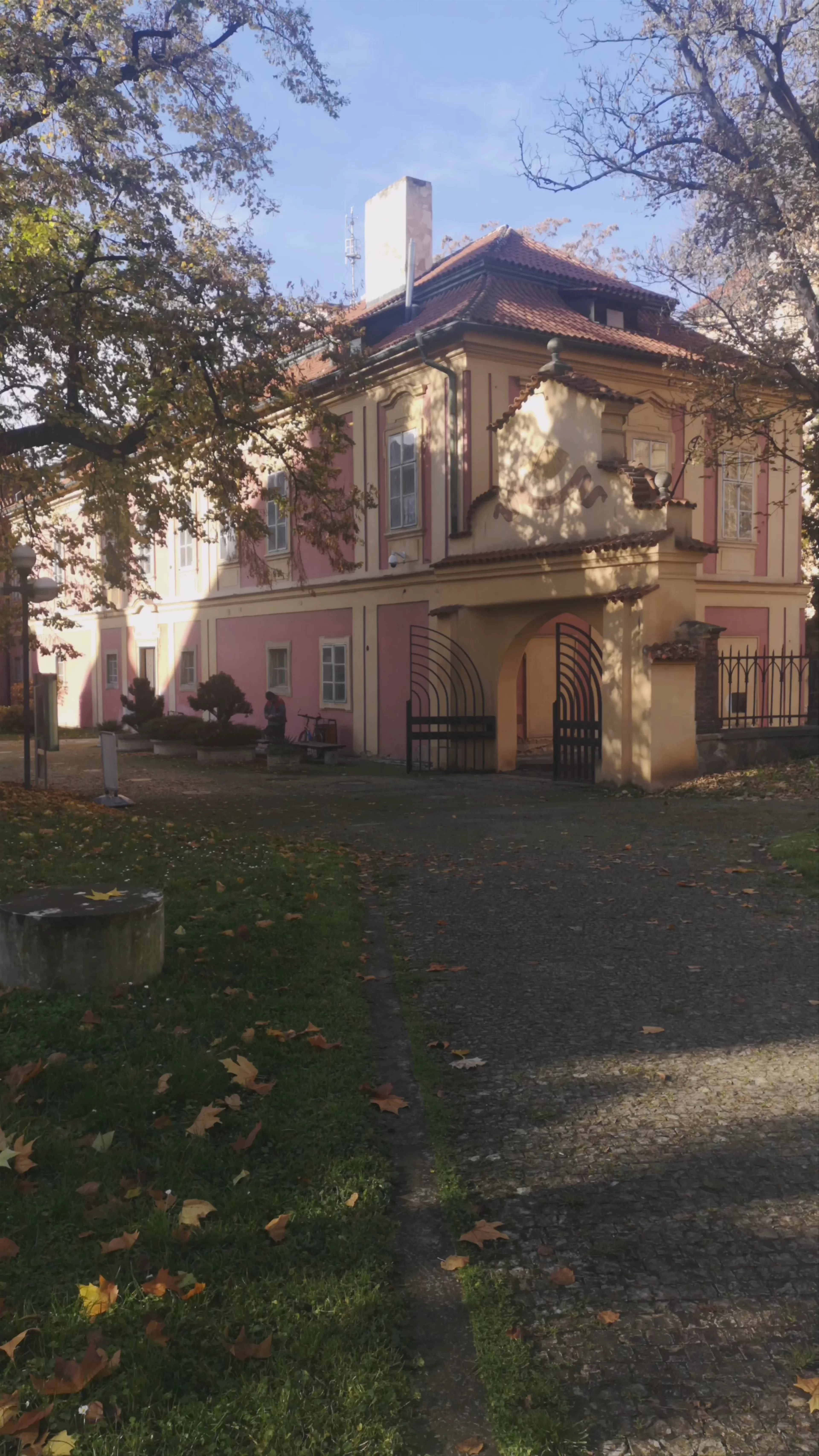 Kostel Nanebevzetí Panny Marie a sv. Karla Velikého