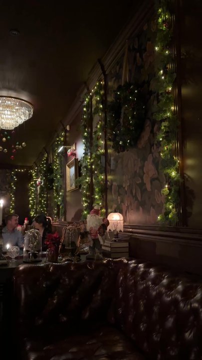 Compton Ave - Inside holiday vibes - Wine Bars Near Me - Toronto, Ontario