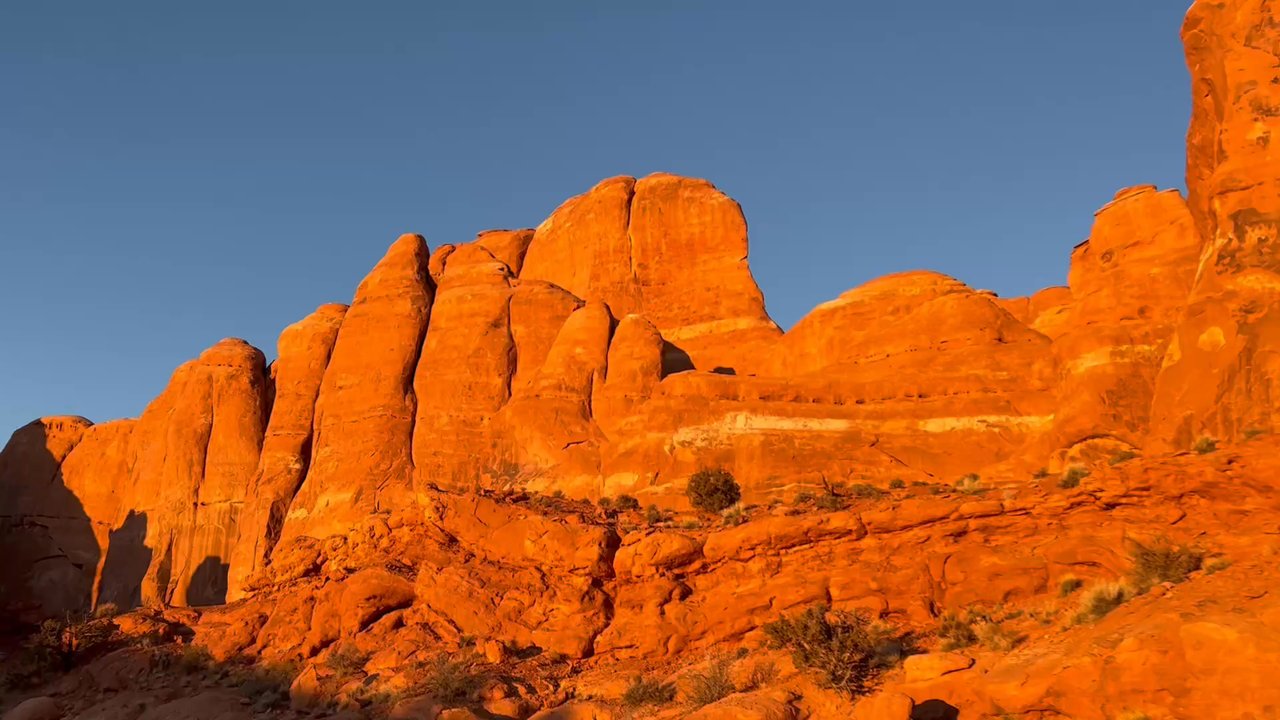 Adventure - S unset and sunrise are the beat times for light at the park. Get there before sunrise ! - Hotels Near Me - Moab, Utah