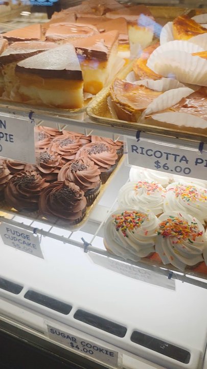 Mike’s Pastry - Bakeries Near Me - Boston, Massachusetts