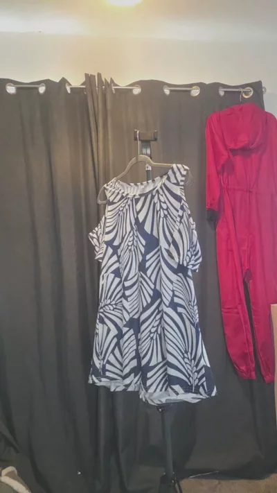 Gorgeous Cold Shoulder Top - L