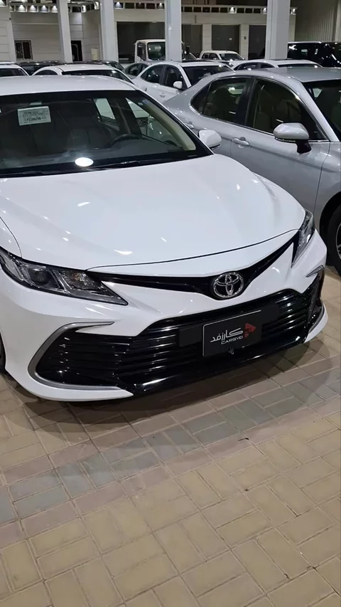 تويوتا كامري LE 2023