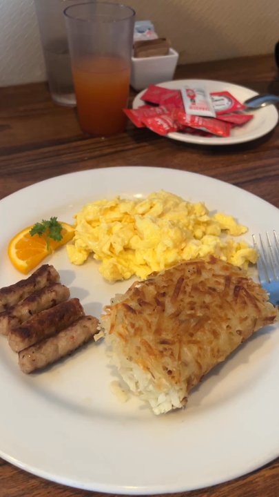 Moke's Bread & Breakfast - Different type of entrees - Breakfast platters, loco moco, omelette, fried rice, papaya - Breakfast & Brunch Near Me - Kailua, Hawaii