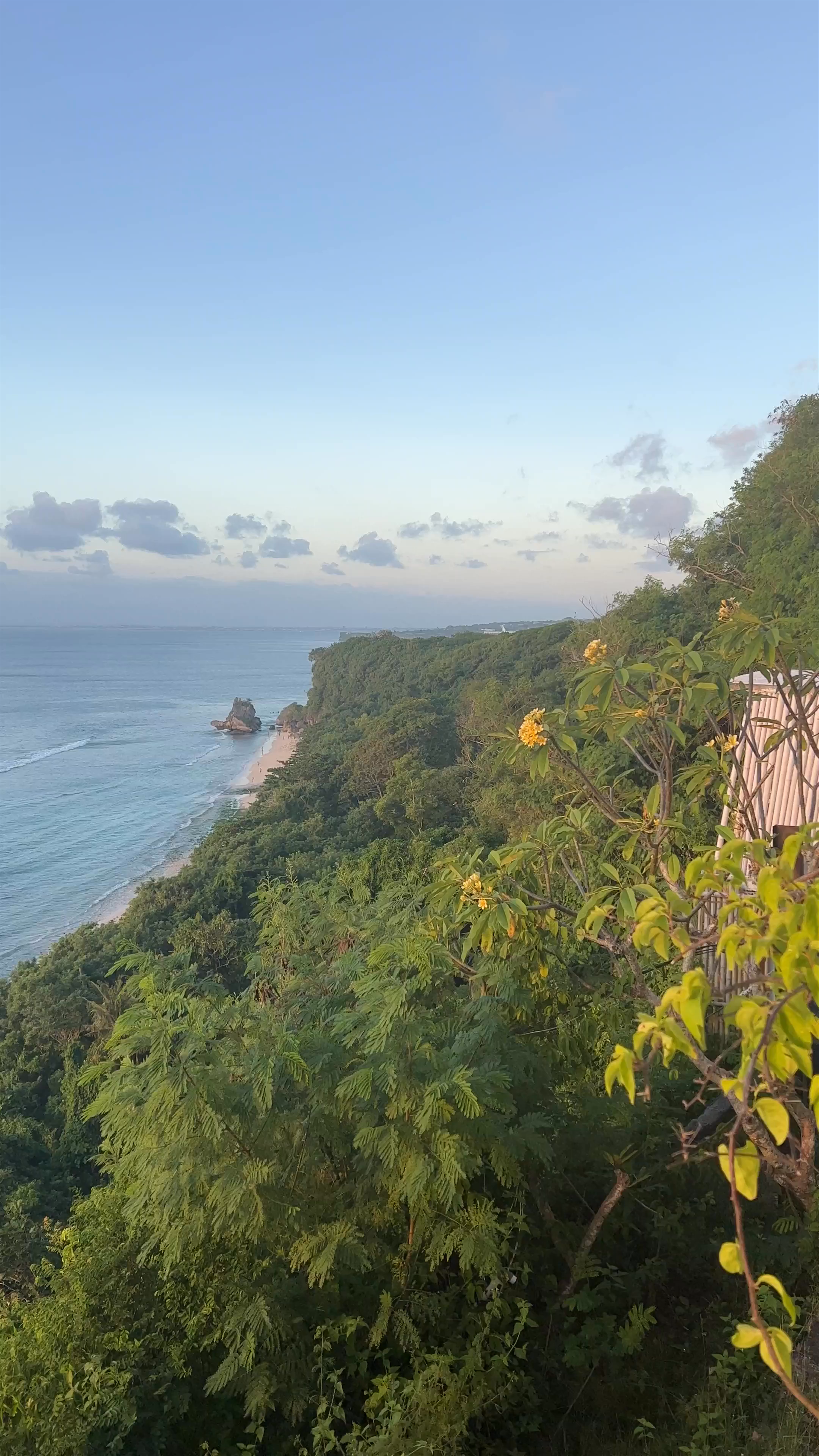Bingin Beach Serenity: Bali's Cliffside Sunset Escape