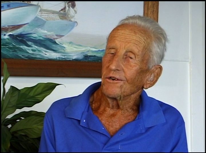 An experienced pilot shares his historical experiences while flying vintage gliders, interspersed with archival footage of aircraft in flight.
