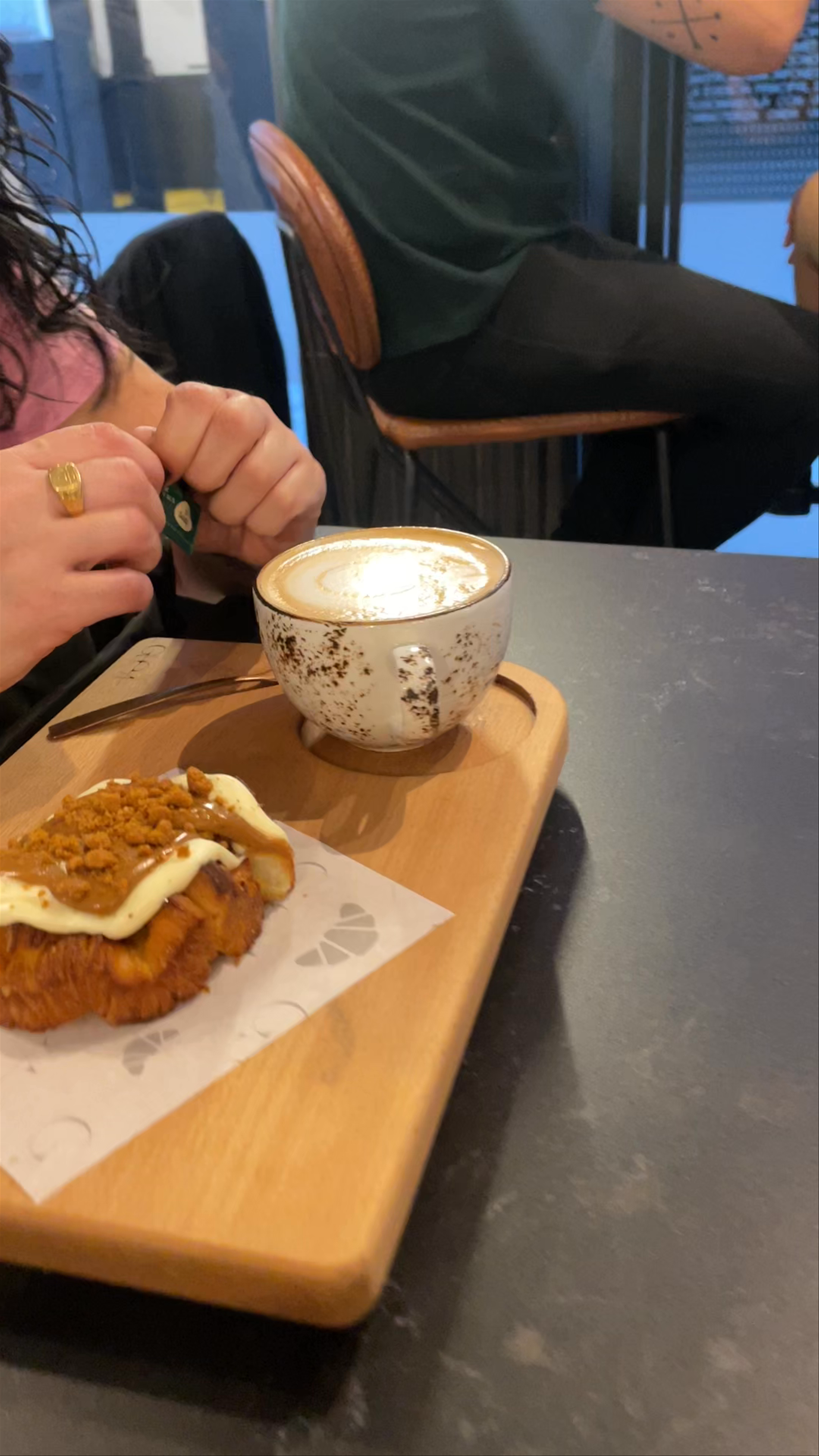 Cozy Cafe Vibes in Murcia: Coffee and Pastry Delight at Glea