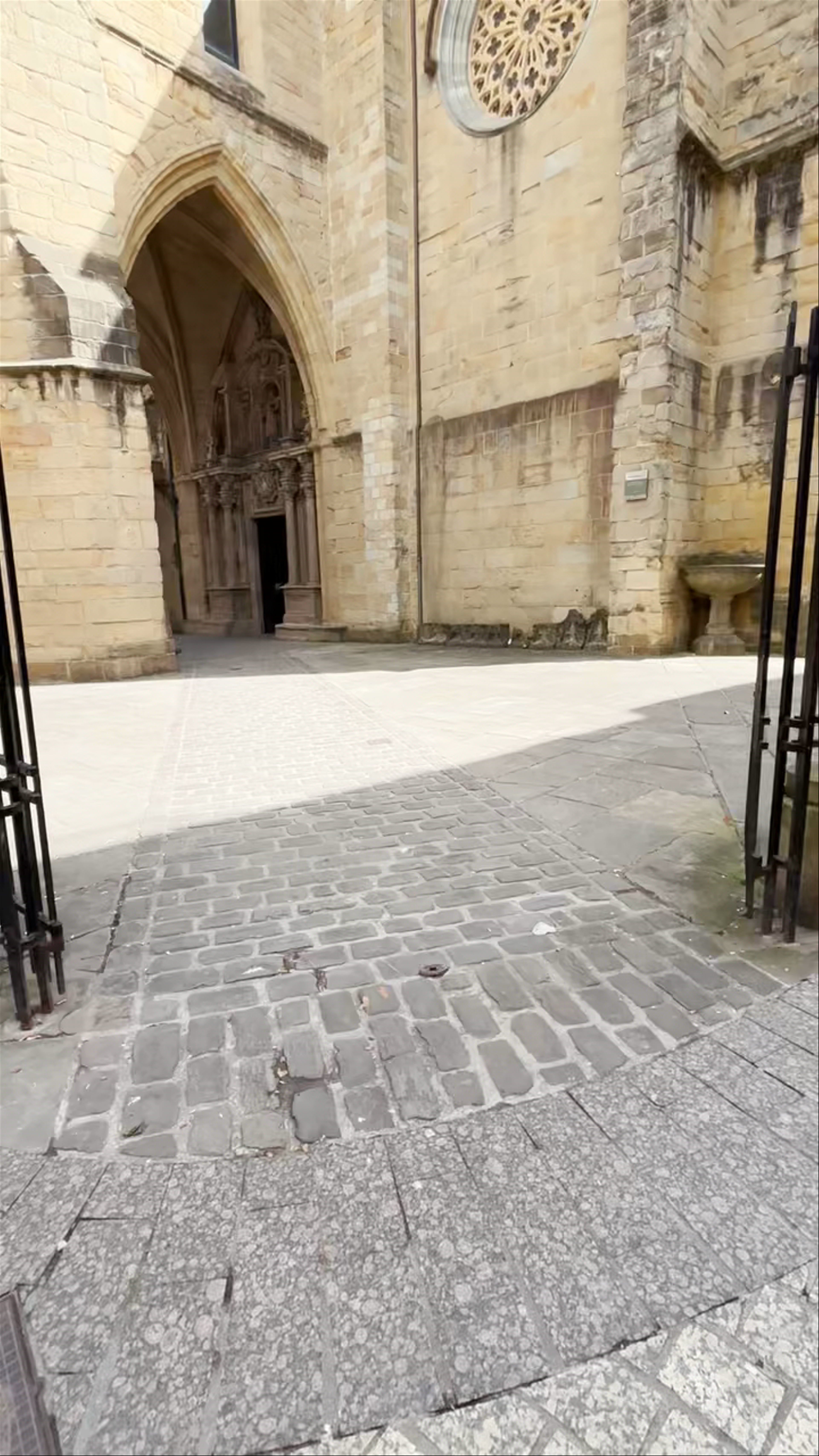 Iglesia San Vicente: Historic Gothic Beauty in Donostia-San Sebastian