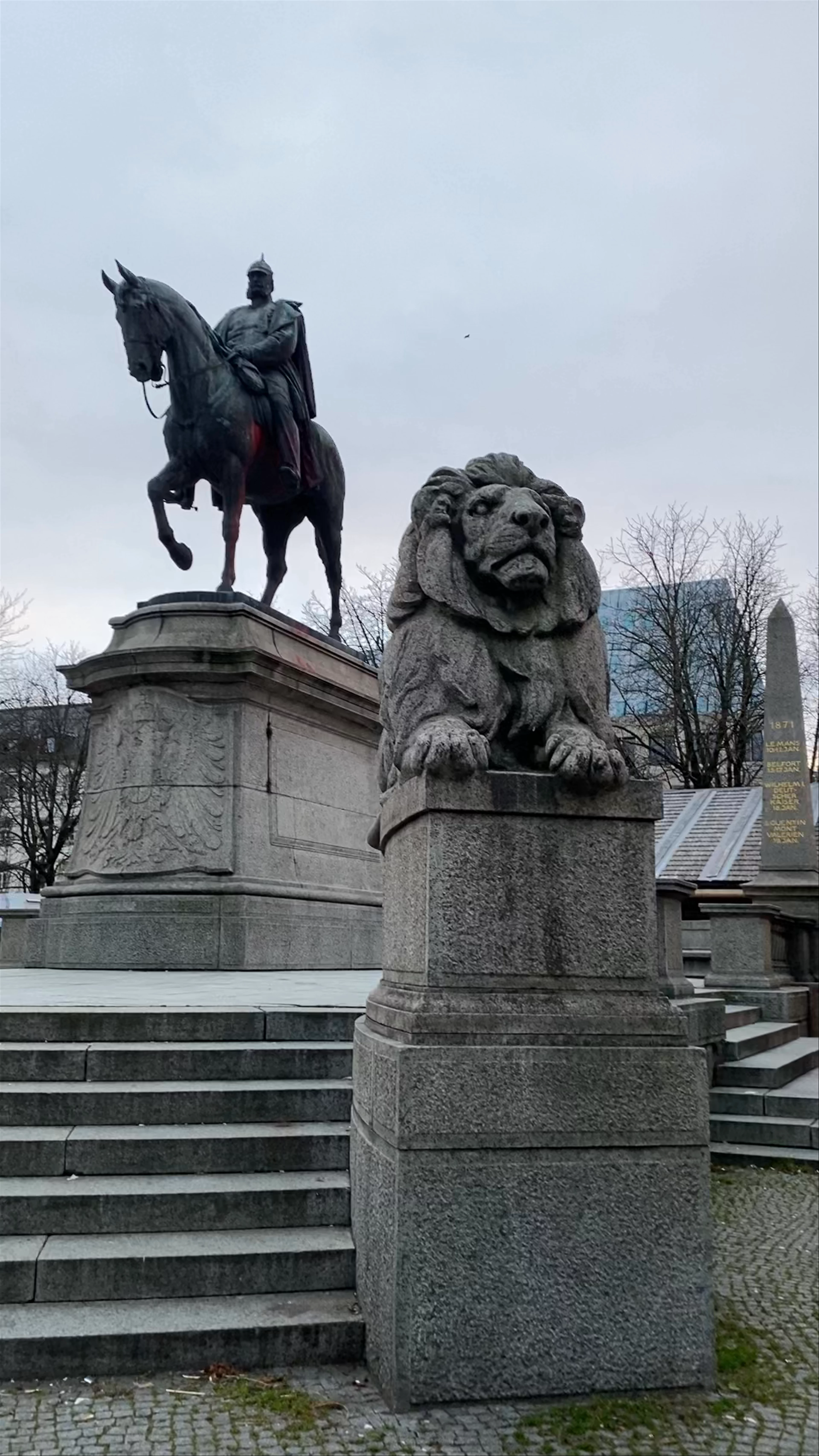 Kaiser-Wilhelm-Denkmal, Charlottenplatz