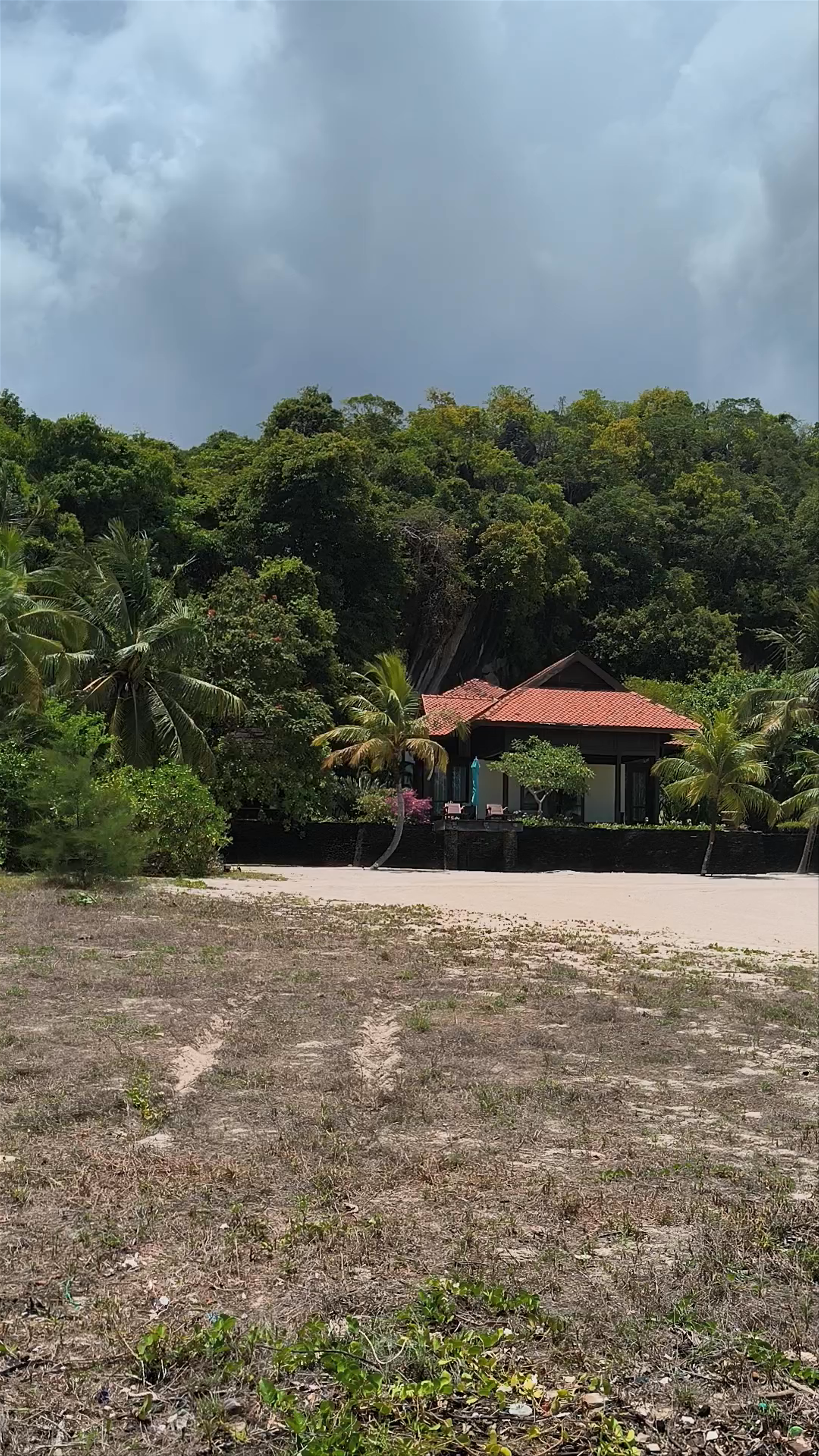 Royal Beach Villa with Pool