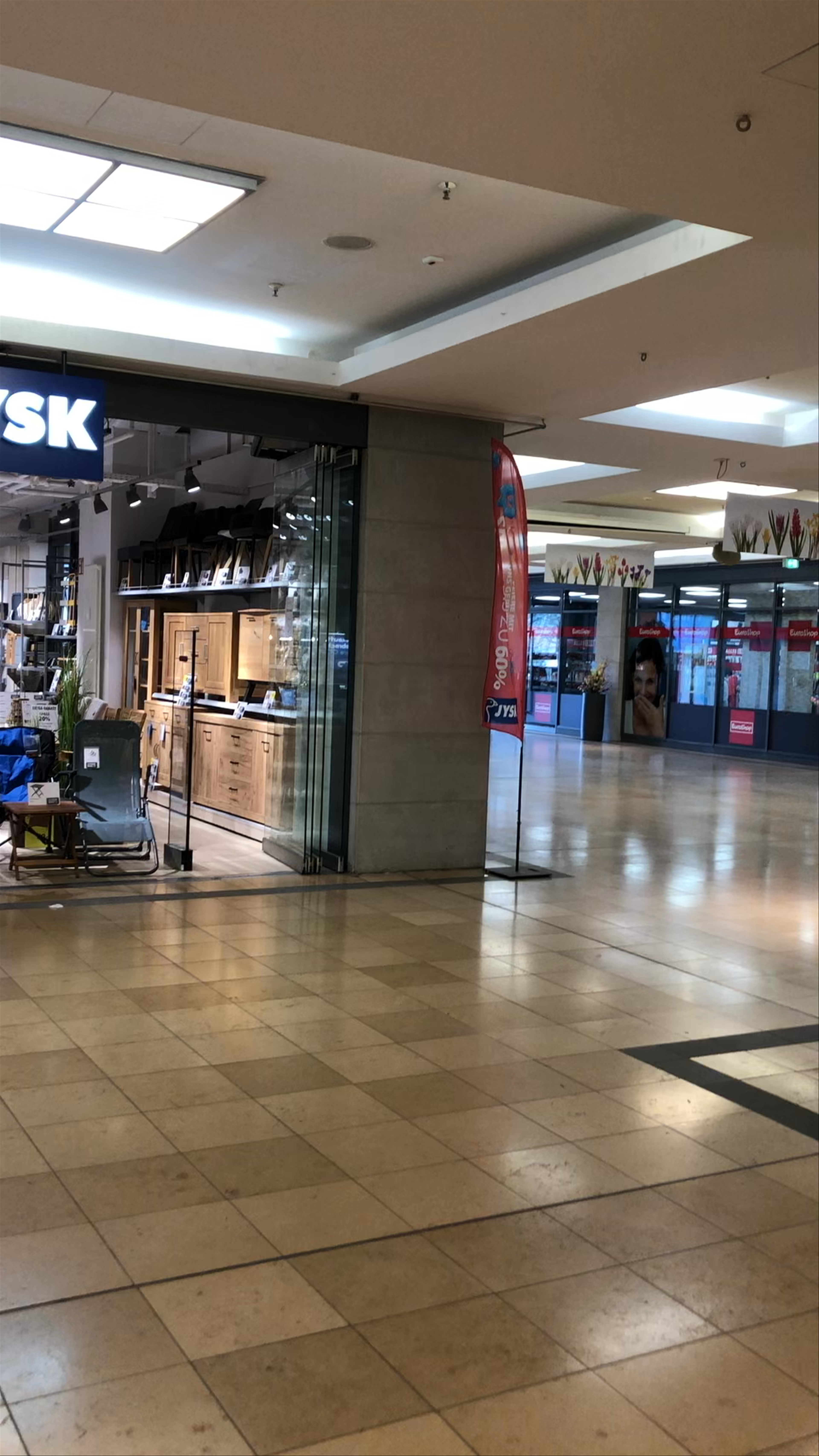 Exploring RathausPassagen: Indoor Shopping and Urban Vibes in Berlin