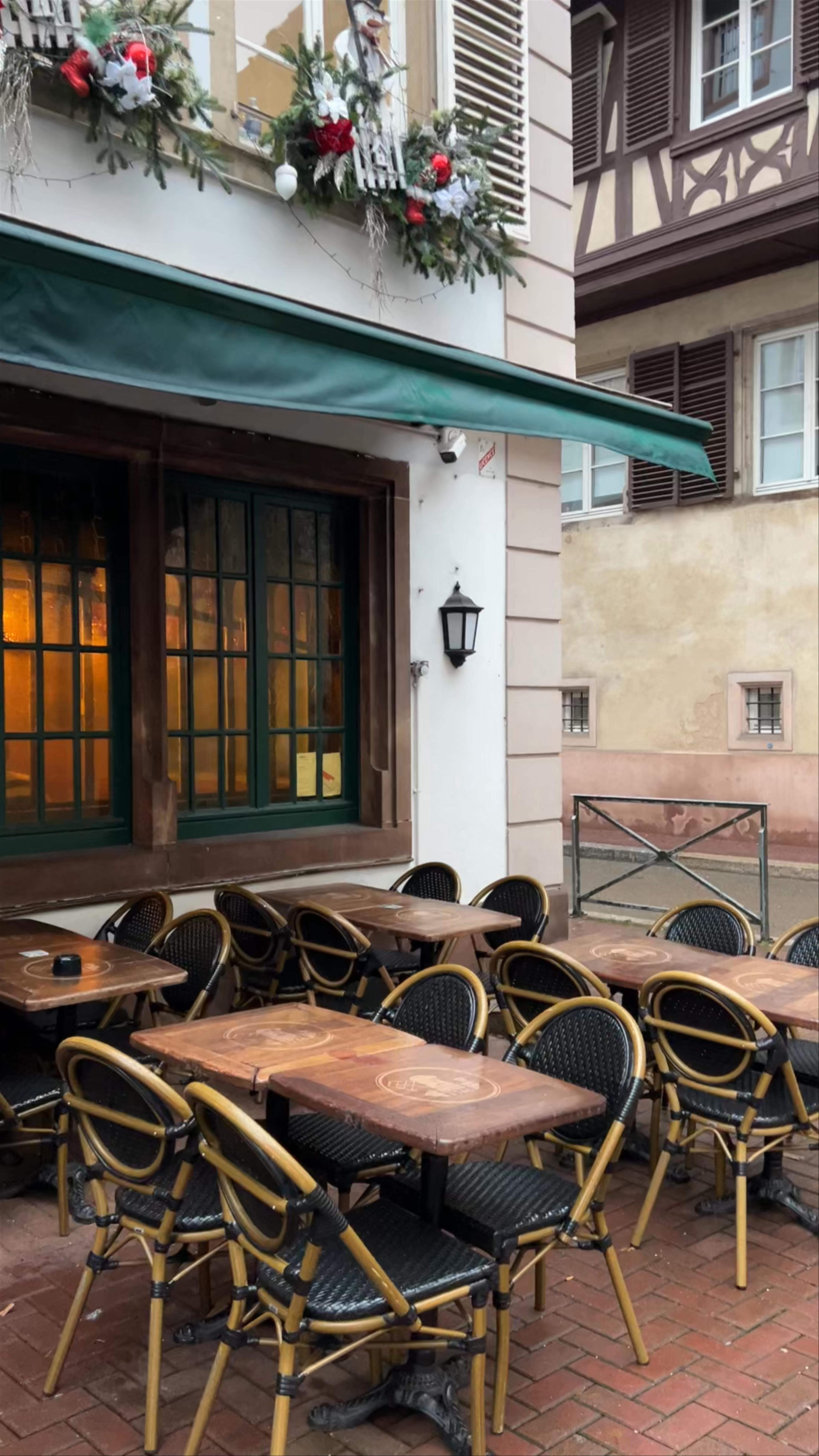 Au Brasseur: Cozy Outdoor Café in Strasbourg's Historic Center