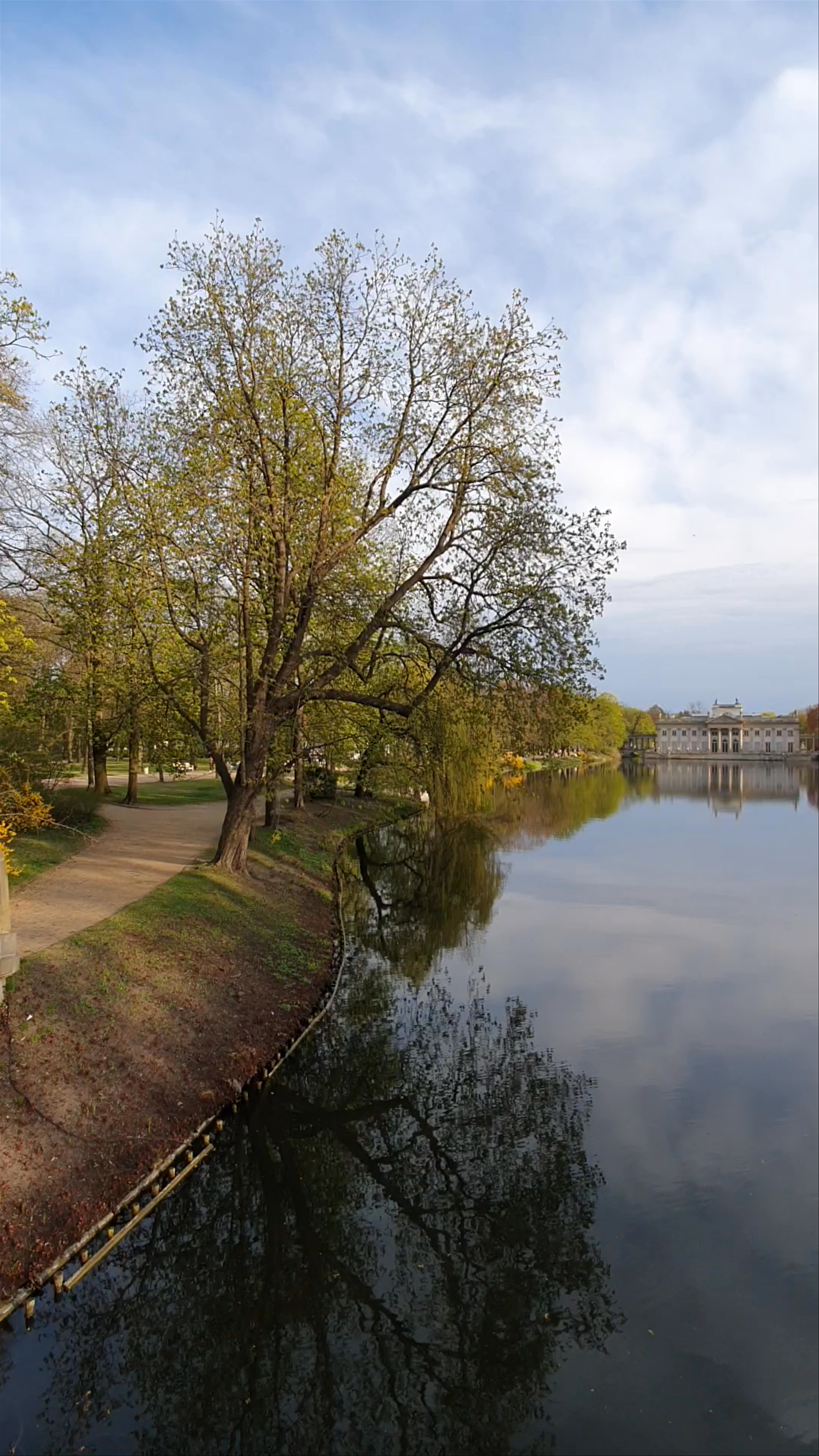 Łazienki Królewskie: Serene Royal Gardens in Warsaw