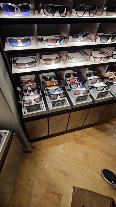 Sunglass Hut - Oakley sunglasses - Sunglasses Near Me - London, XGL