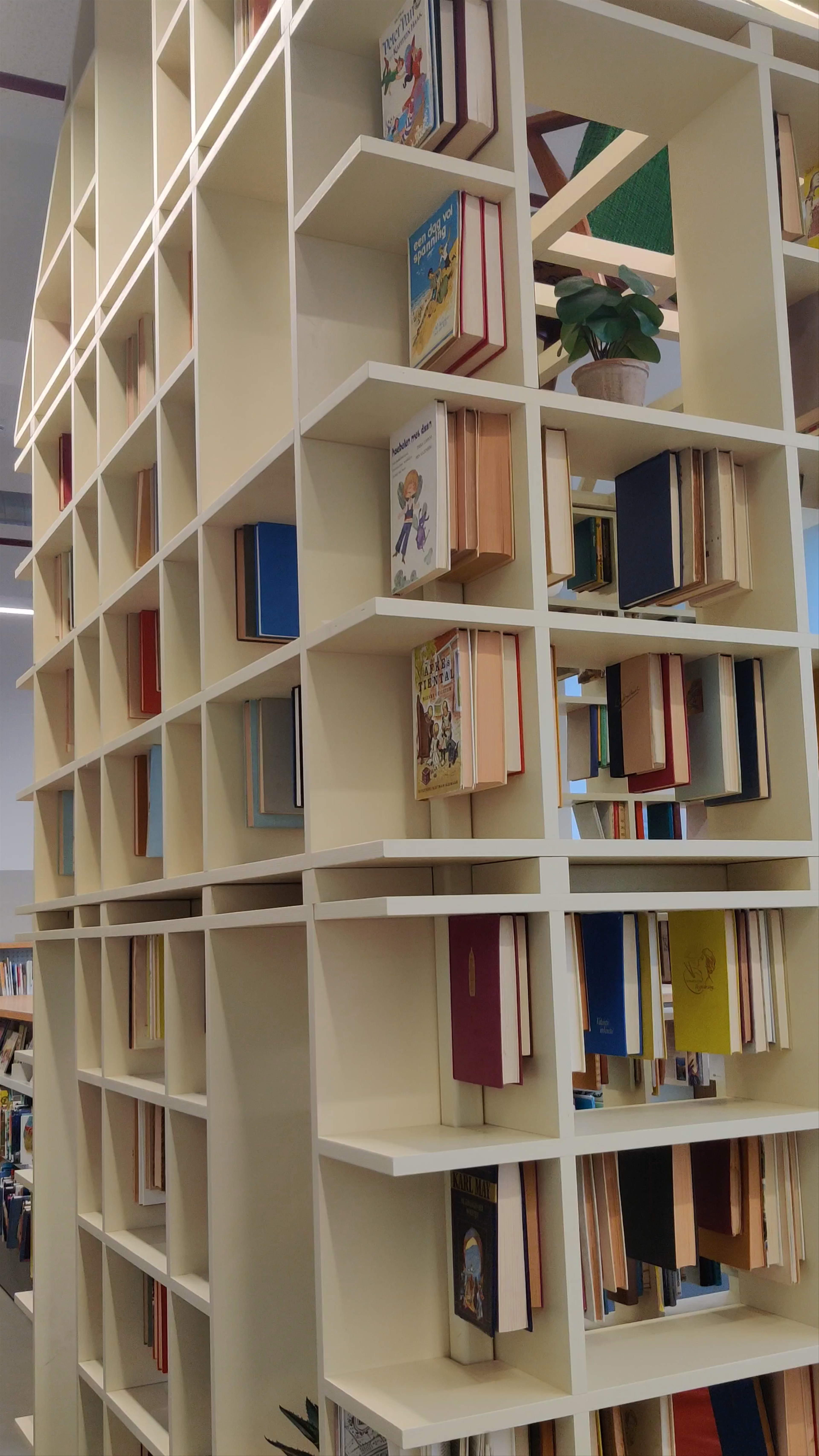 Bibliotheek Neude: Contemporary Library Experience in Utrecht