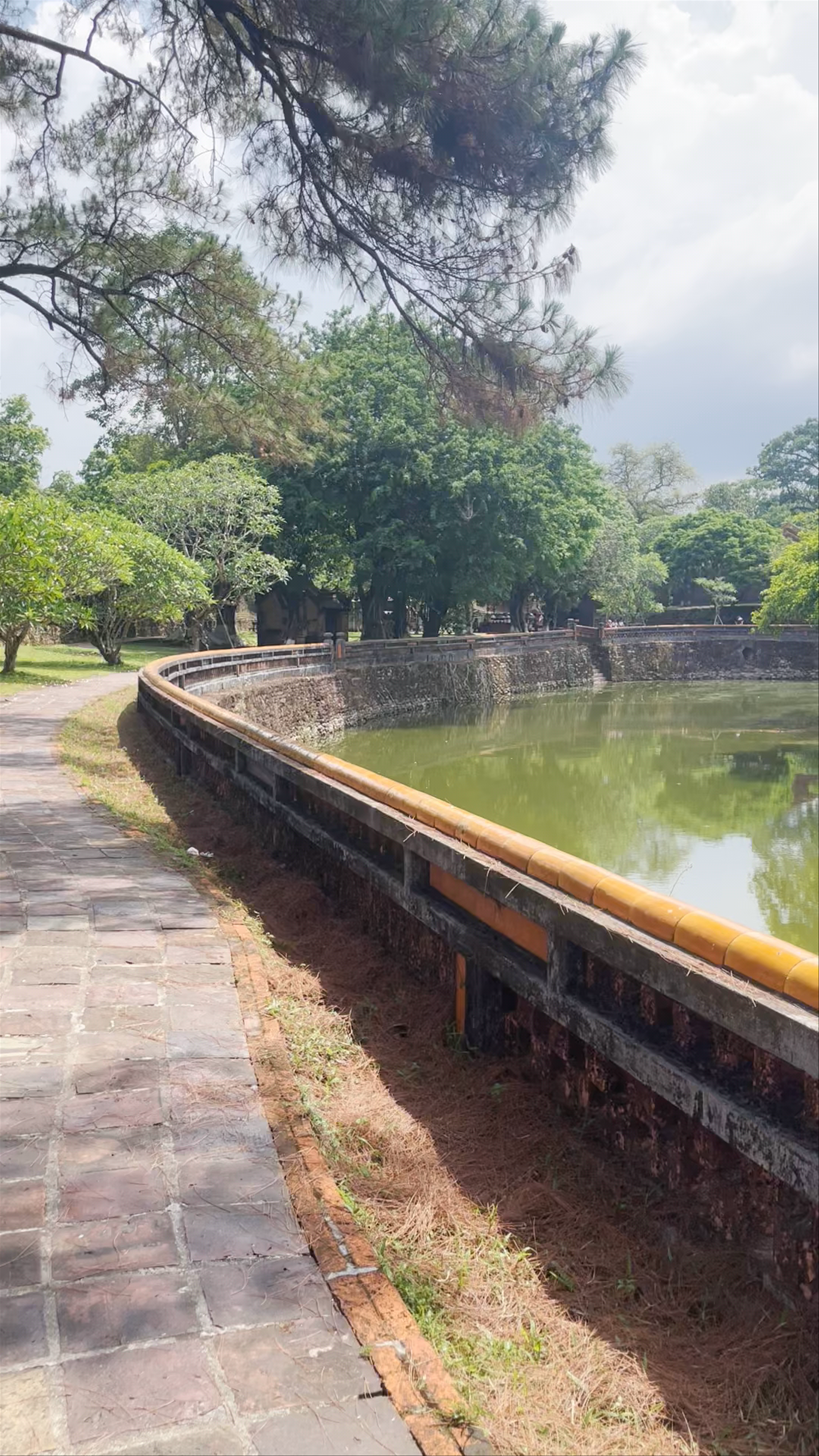 Luu Khiem Lake