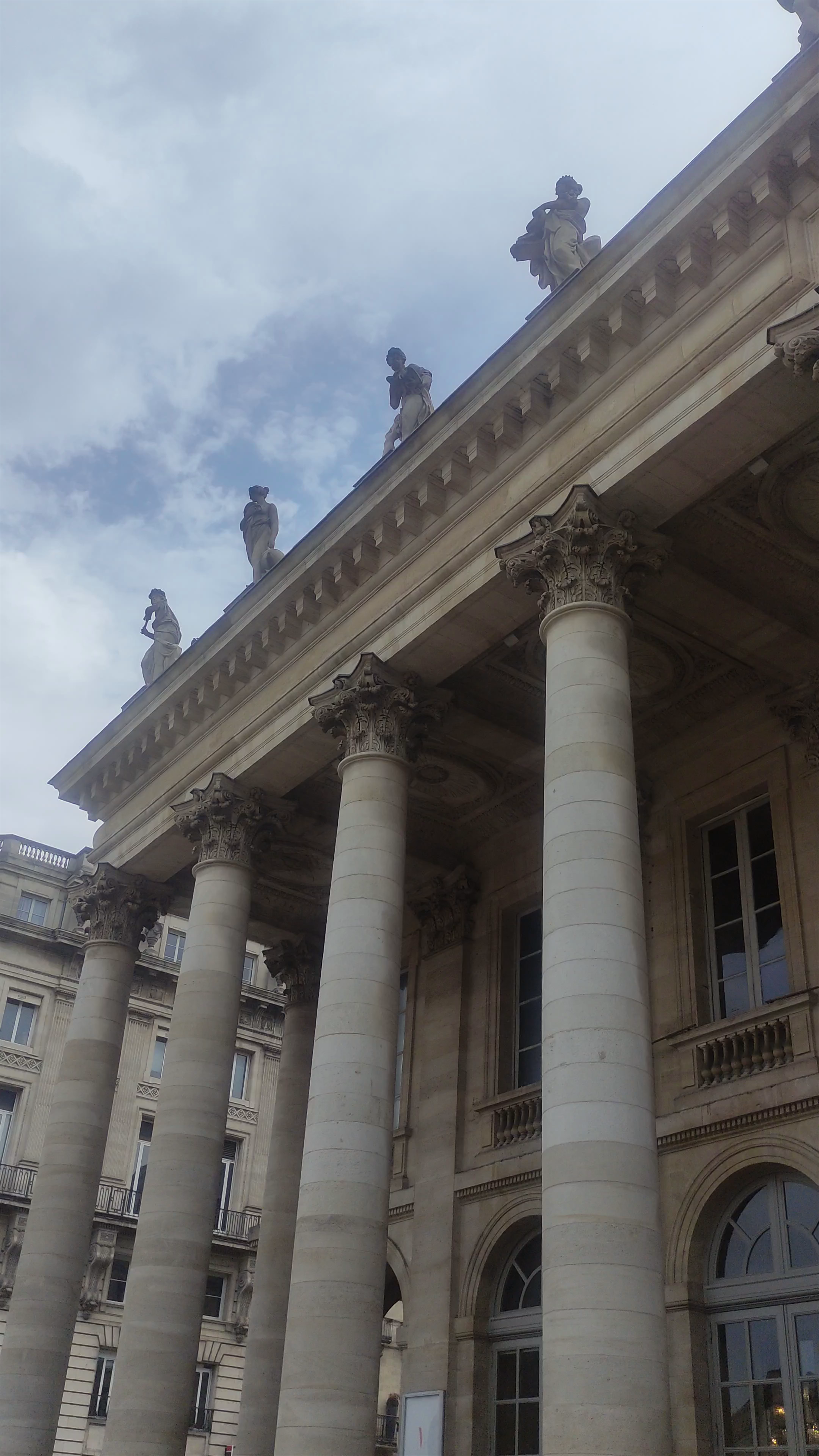 Gran Teatro de Burdeos: Majestic Neoclassical Beauty in Bordeaux