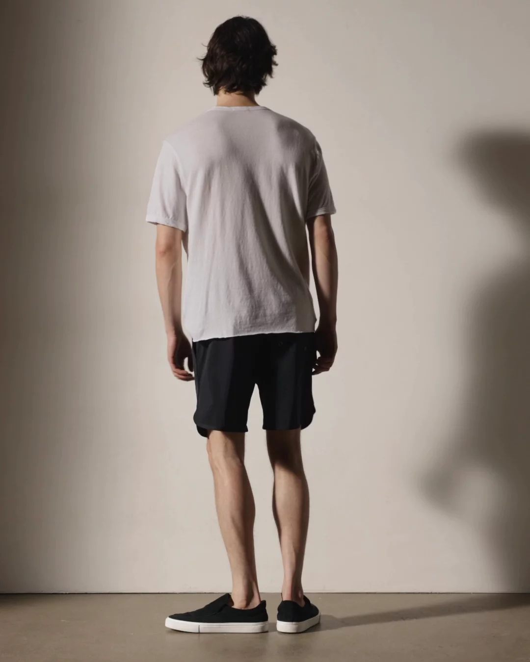 Curved Hem Boardshort - Black/Black | James Perse Los Angeles