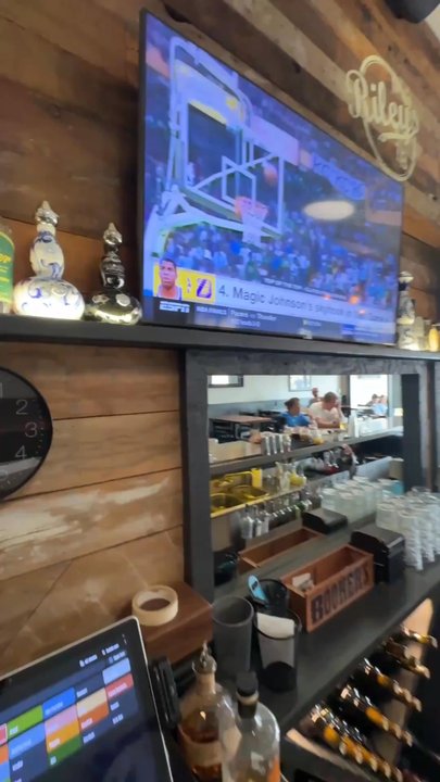 Riley’s on 2nd - New American Near Me - Long Beach, California