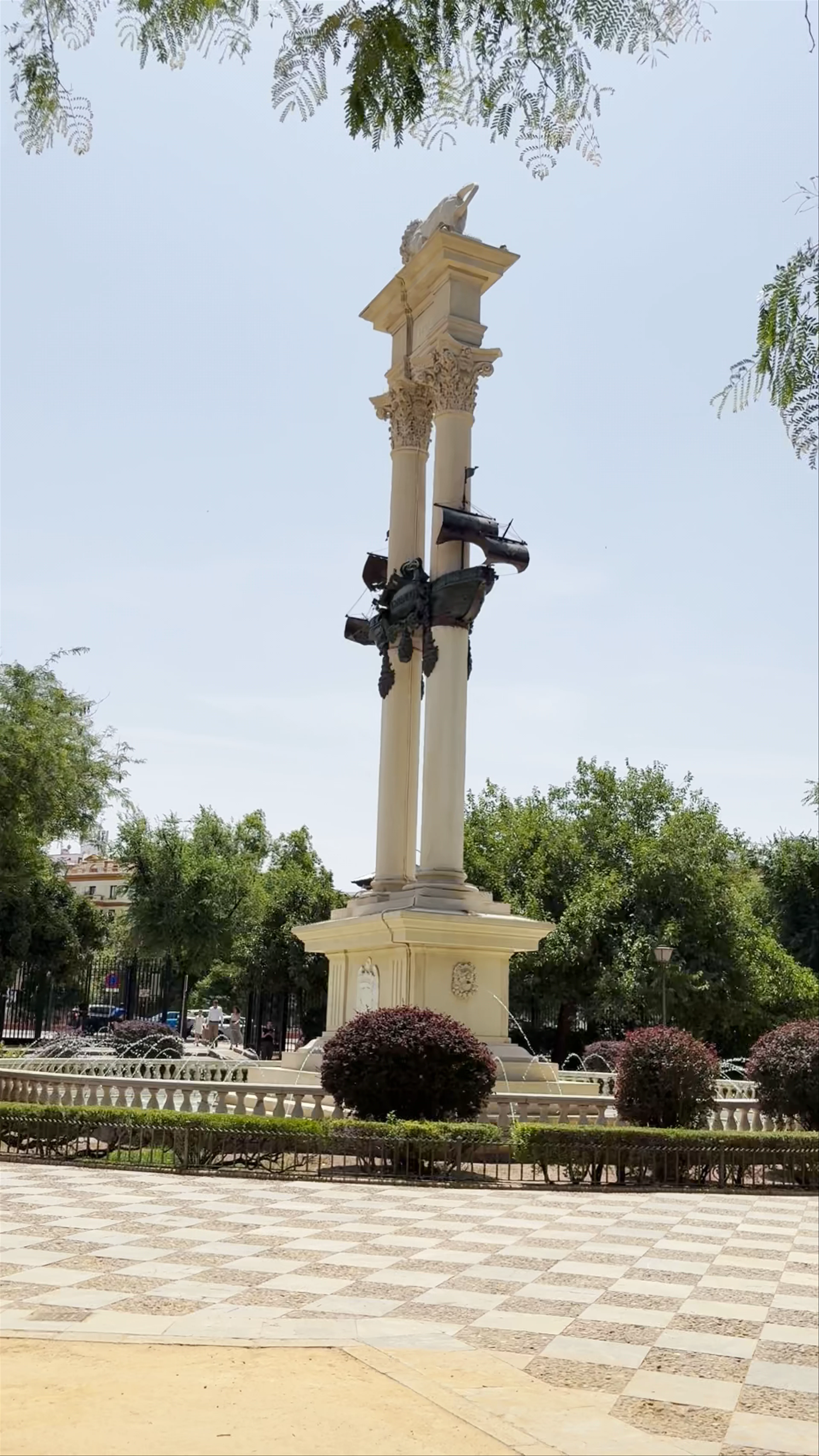 Monumento a Cristóbal Colón, Jardines de Murillo