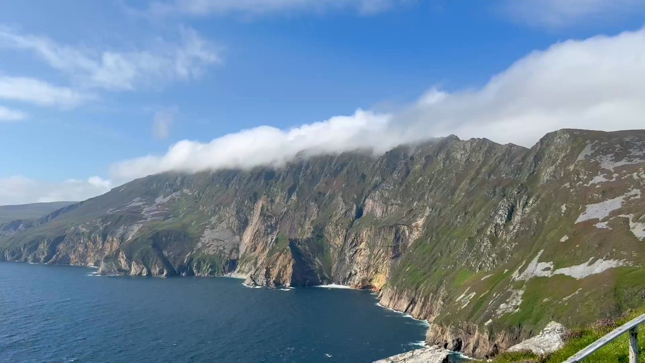 Slieve League - Clouds slowing rolling over the peaks - Landmarks & Historical Buildings Near Me - Carrick, DL