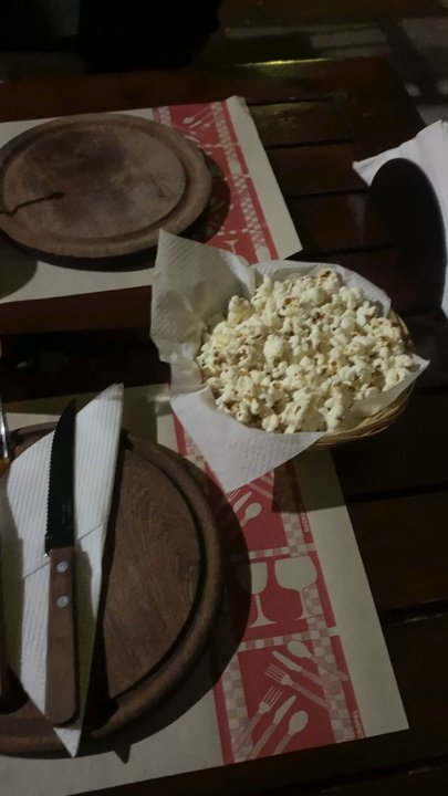 Pekín Bar de Pizzas - Mozzarella Pizza, salted popcorn, Fernet and Coke, and Orange Juice. - Pizza Near Me - Buenos Aires, C