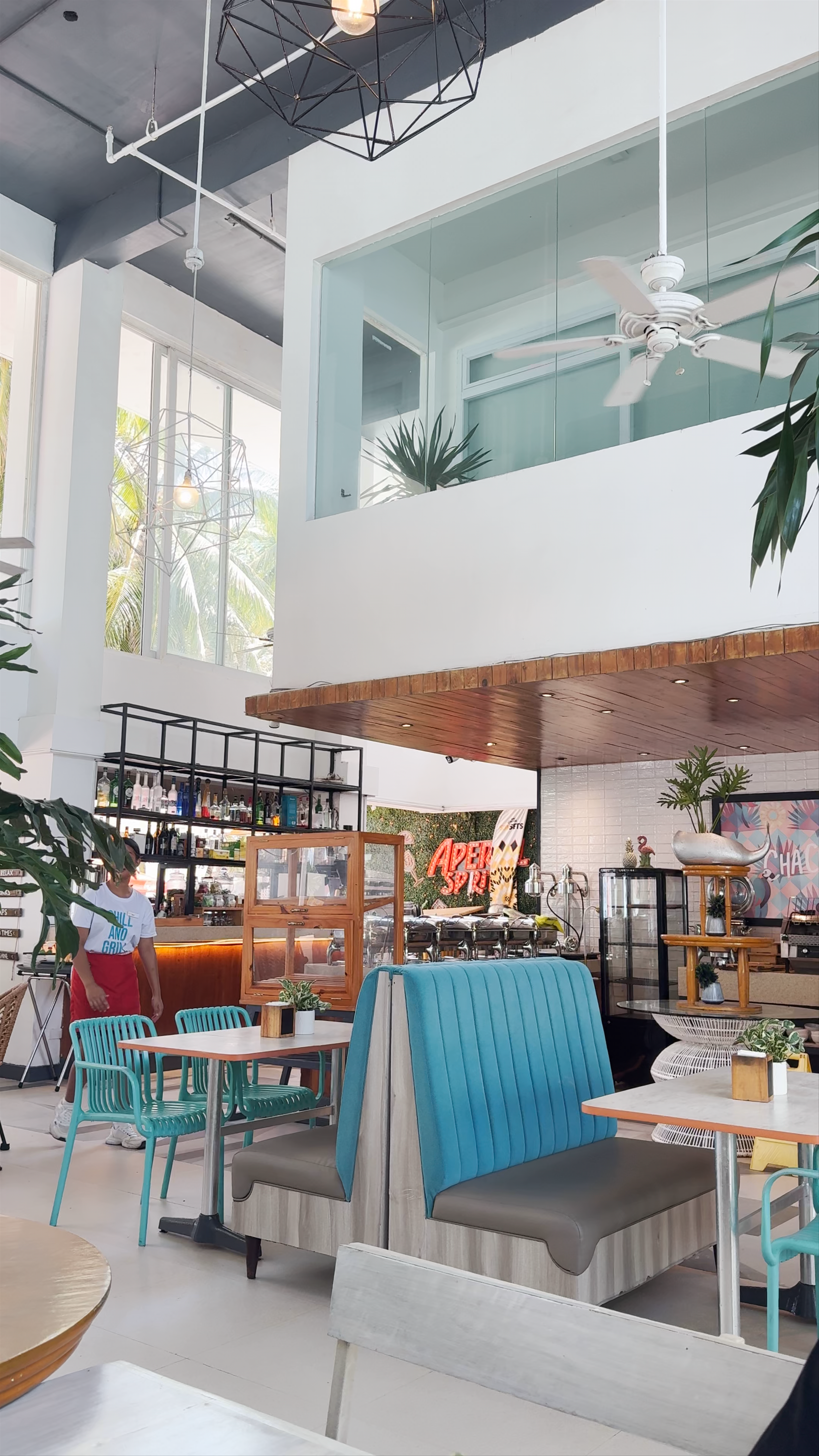 Cha Cha's Beach Cafe: Tropical Breeze Dining in Malay, Philippines