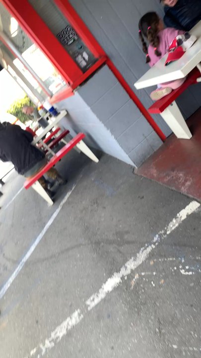 Al's Big Burger - Walking inside - Burgers Near Me - Albany, California