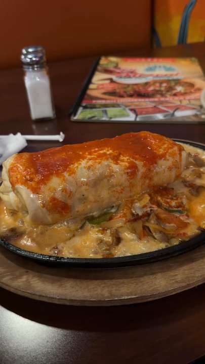 El Mezcal - How the chimichanga looks when eating inside... totally different from my takeout order. Same price too. - Mexican Near Me - Hinesville, Georgia