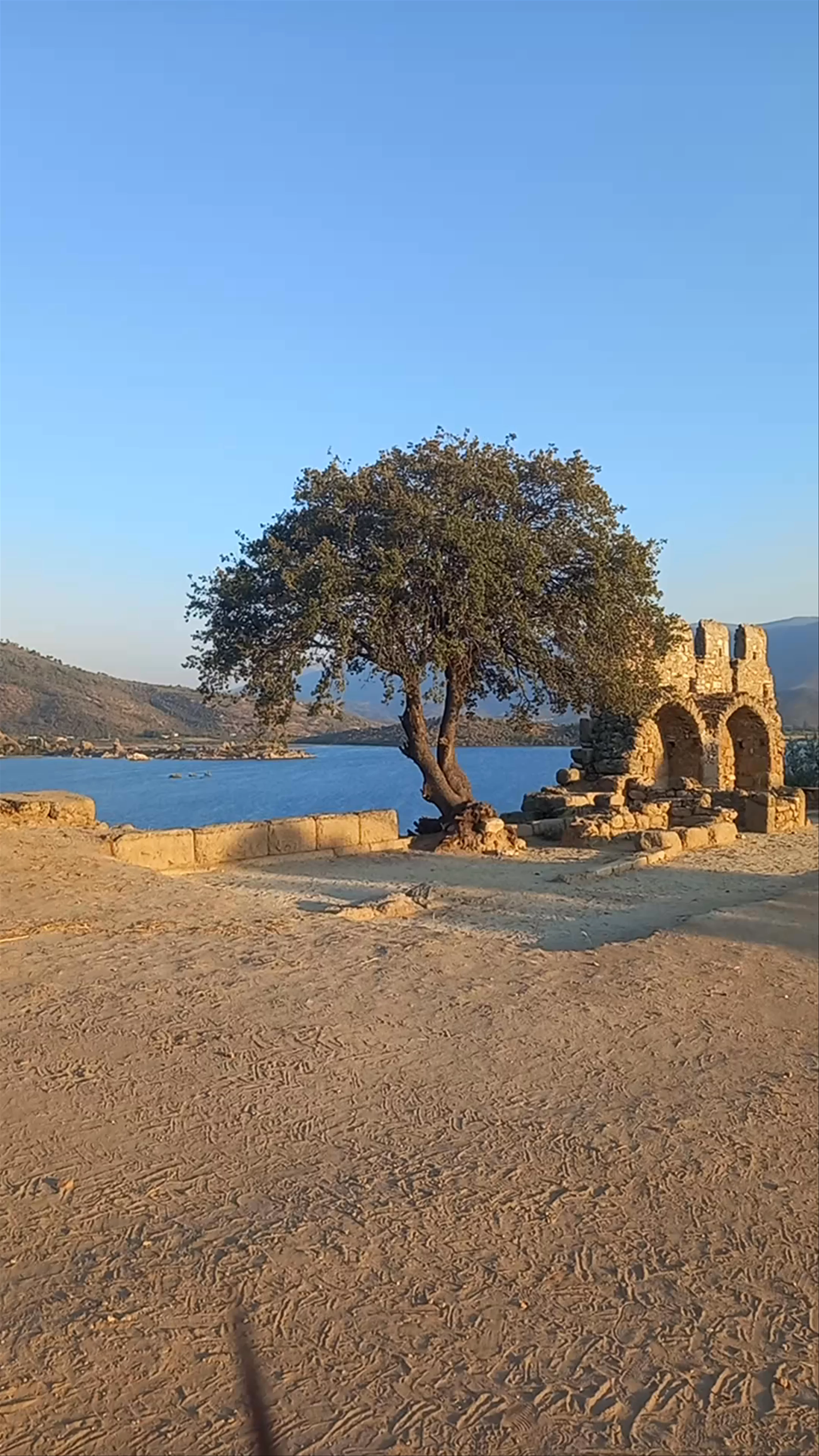 Kapıkırı, Latmos Antik Kenti Kaya mezarları