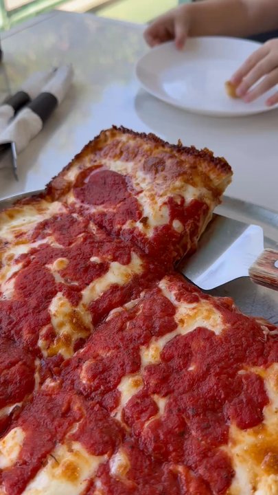 Fuji & Vi's - Pizza Near Me - Pasadena, California