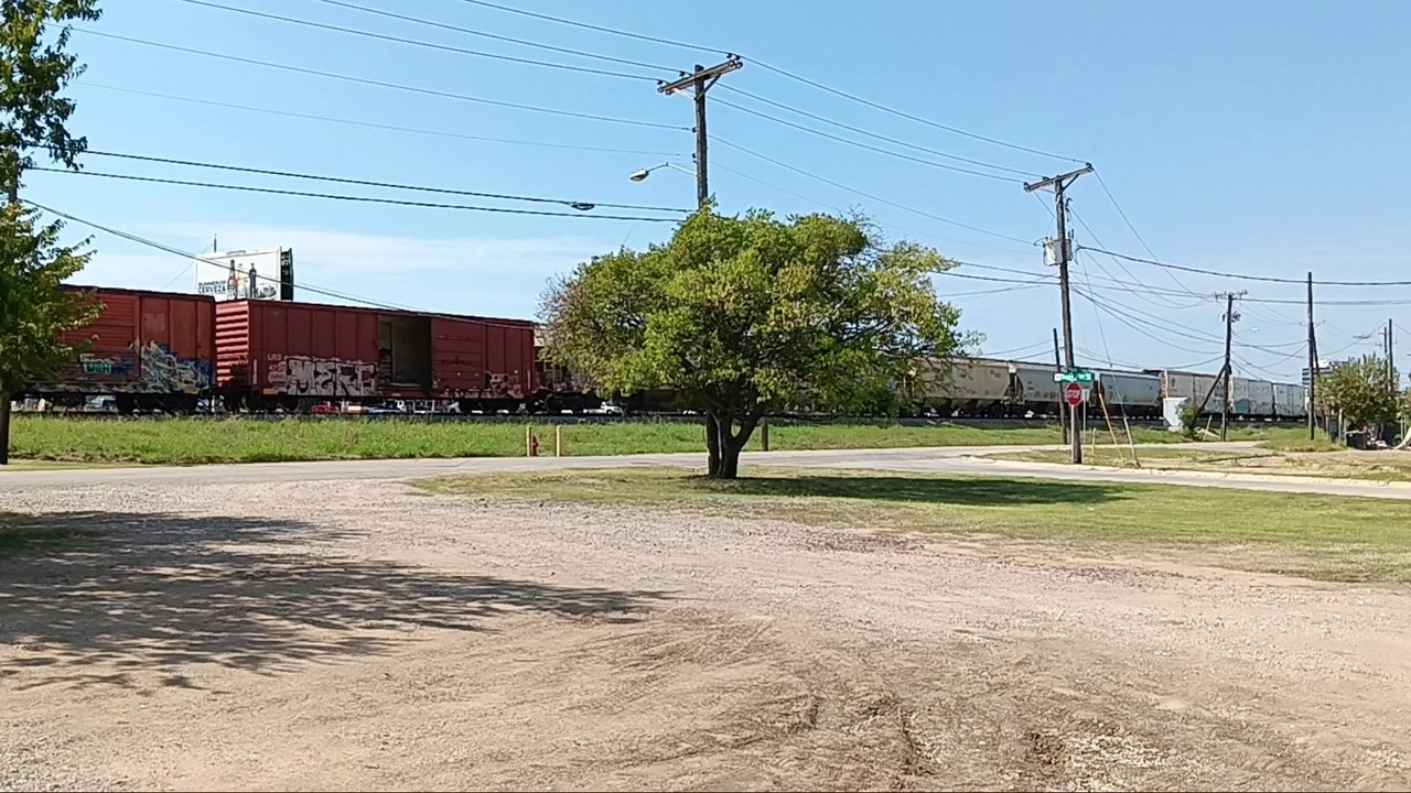 Zavala's Barbecue - The train tracks behind the restaurant - Barbeque Near Me - Grand Prairie, Texas
