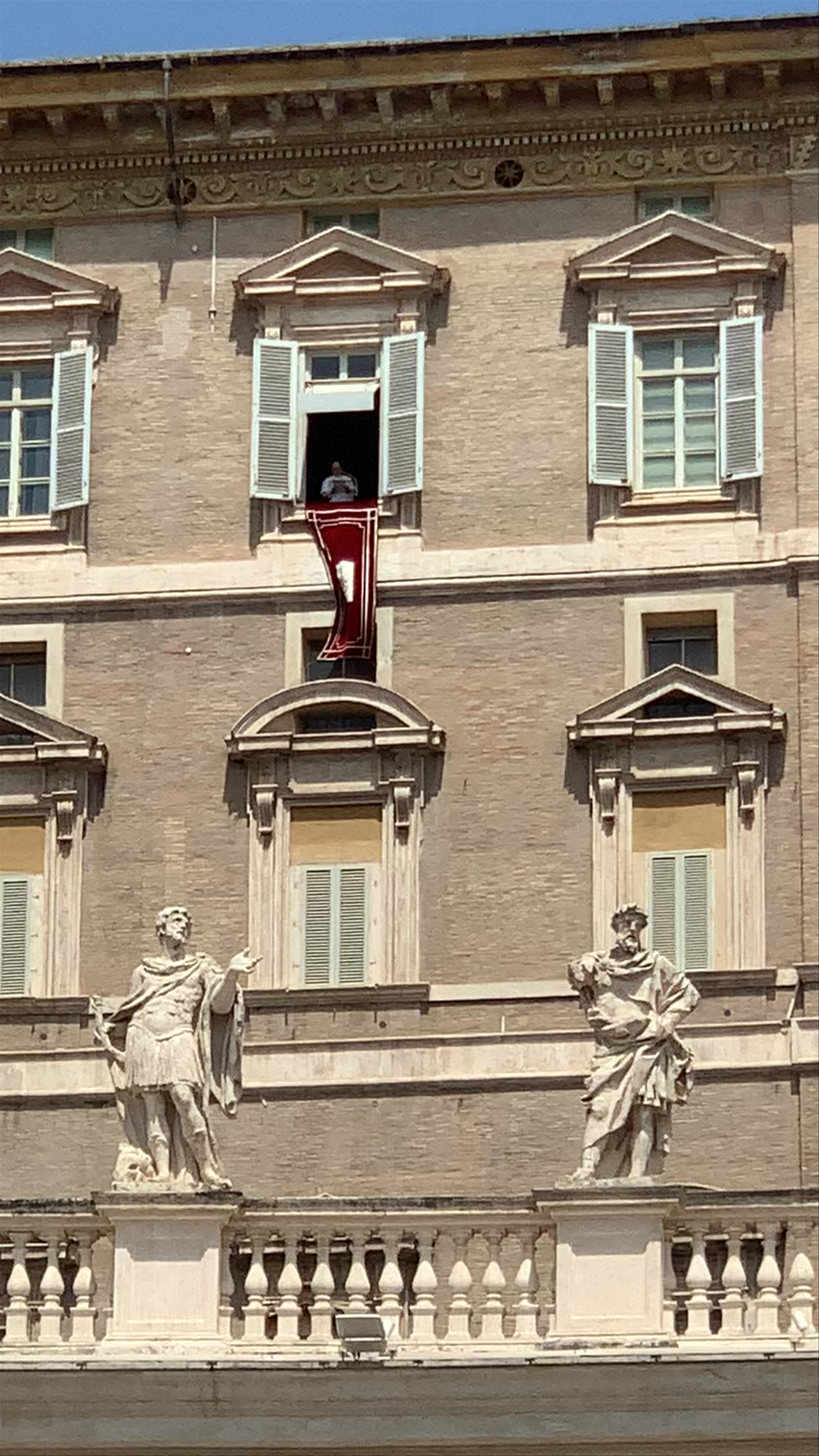 Pope Frencis speaking to the people. 