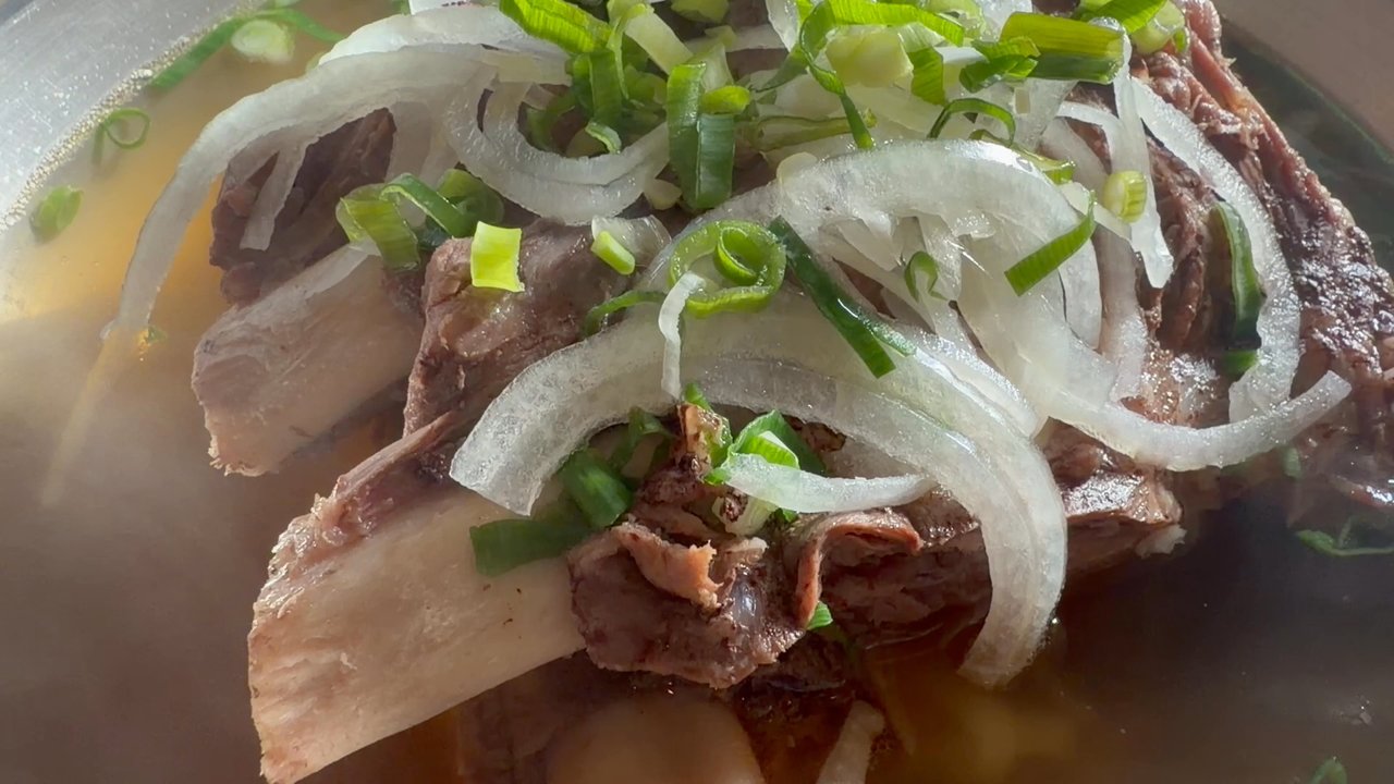 Ribs and Broth - We come at 5:00 Pm on wednesday not to busy but the restaurant look clean and the food was so good . I will come back - Vietnamese Near Me - Honolulu, Hawaii