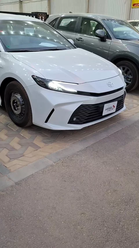 تويوتا كامري E 2025