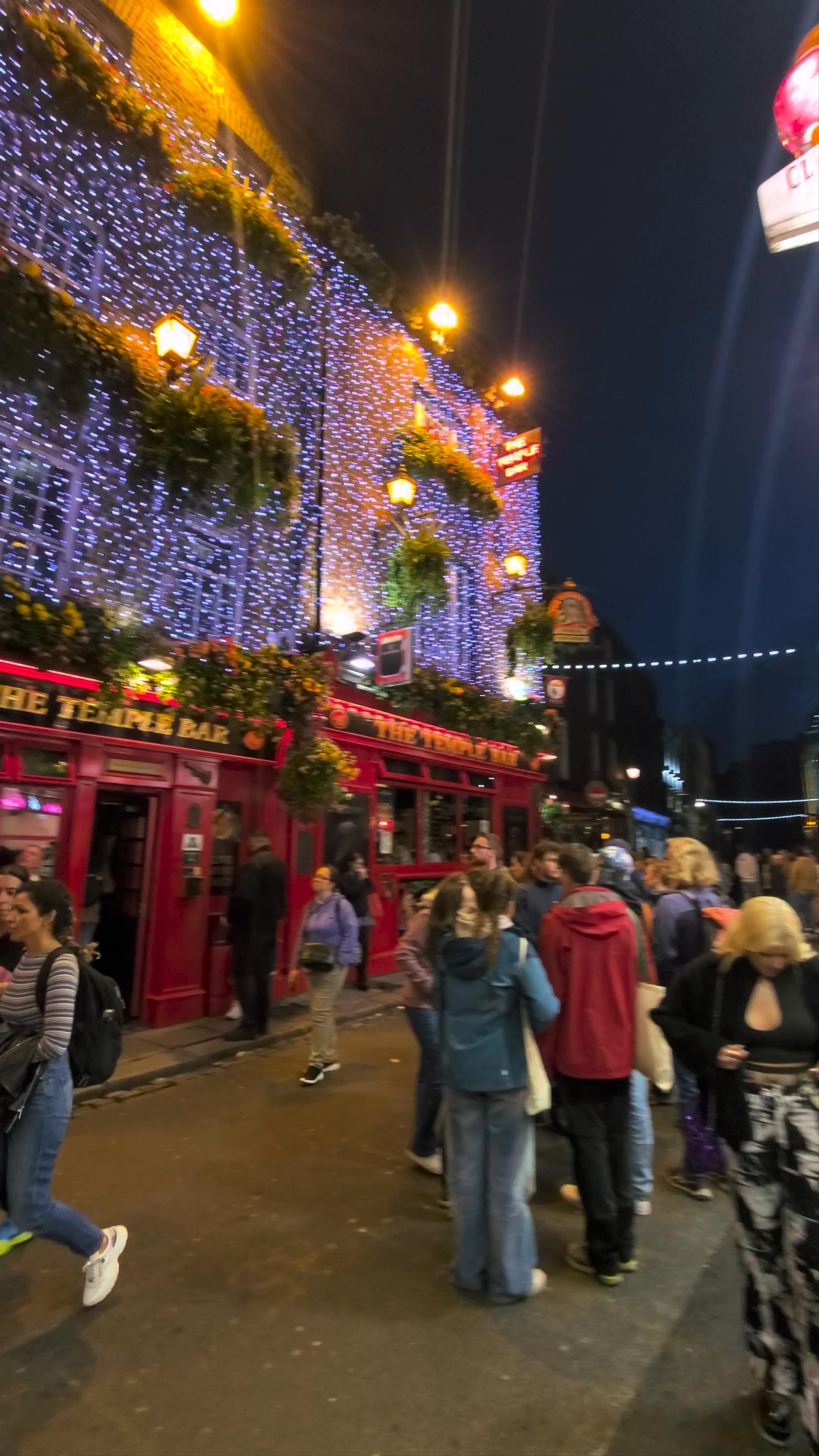 Nightlife at Temple Bar Inn, Dublin 2 – Festive Pub Lights and Lively Crowd