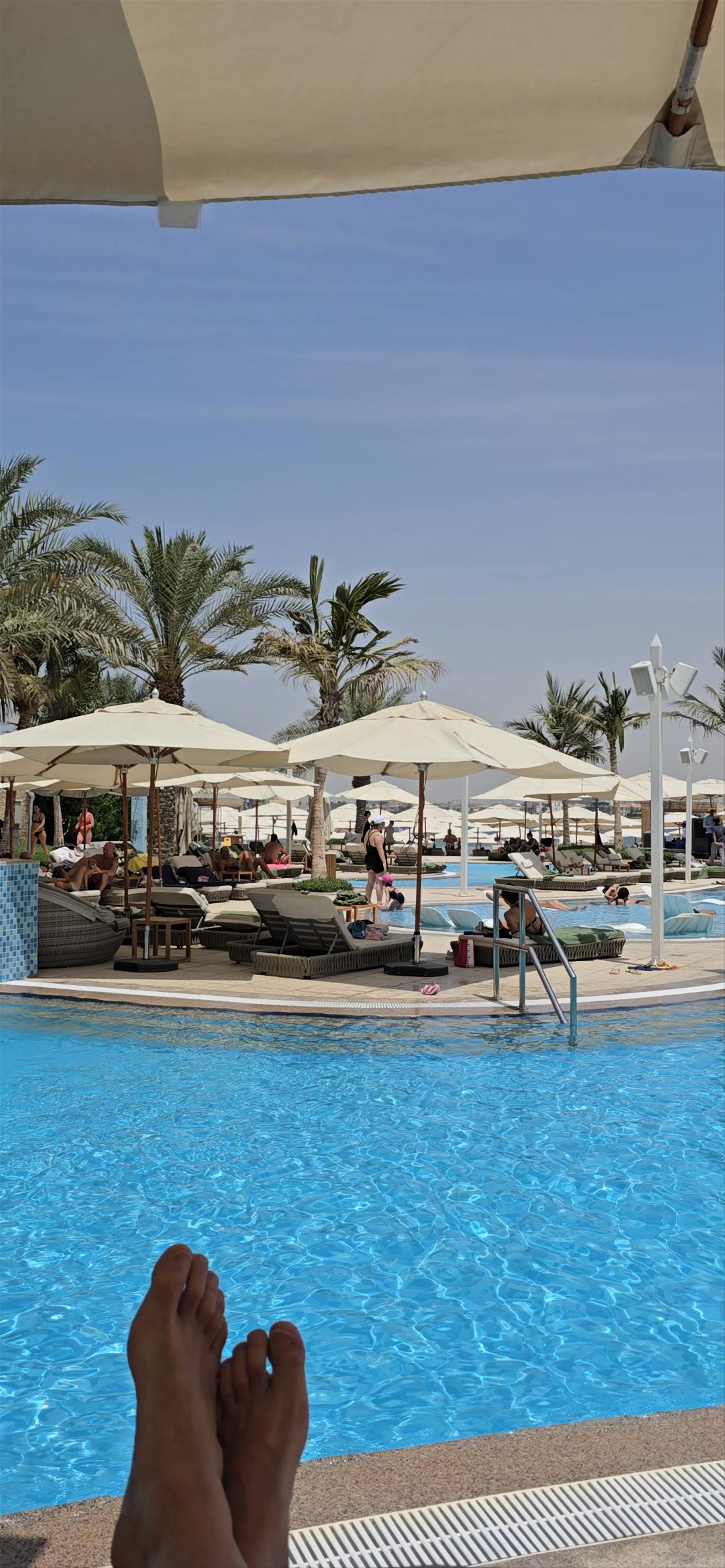Soluna Restaurants & Beach Club: Relaxing Poolside in Dubai