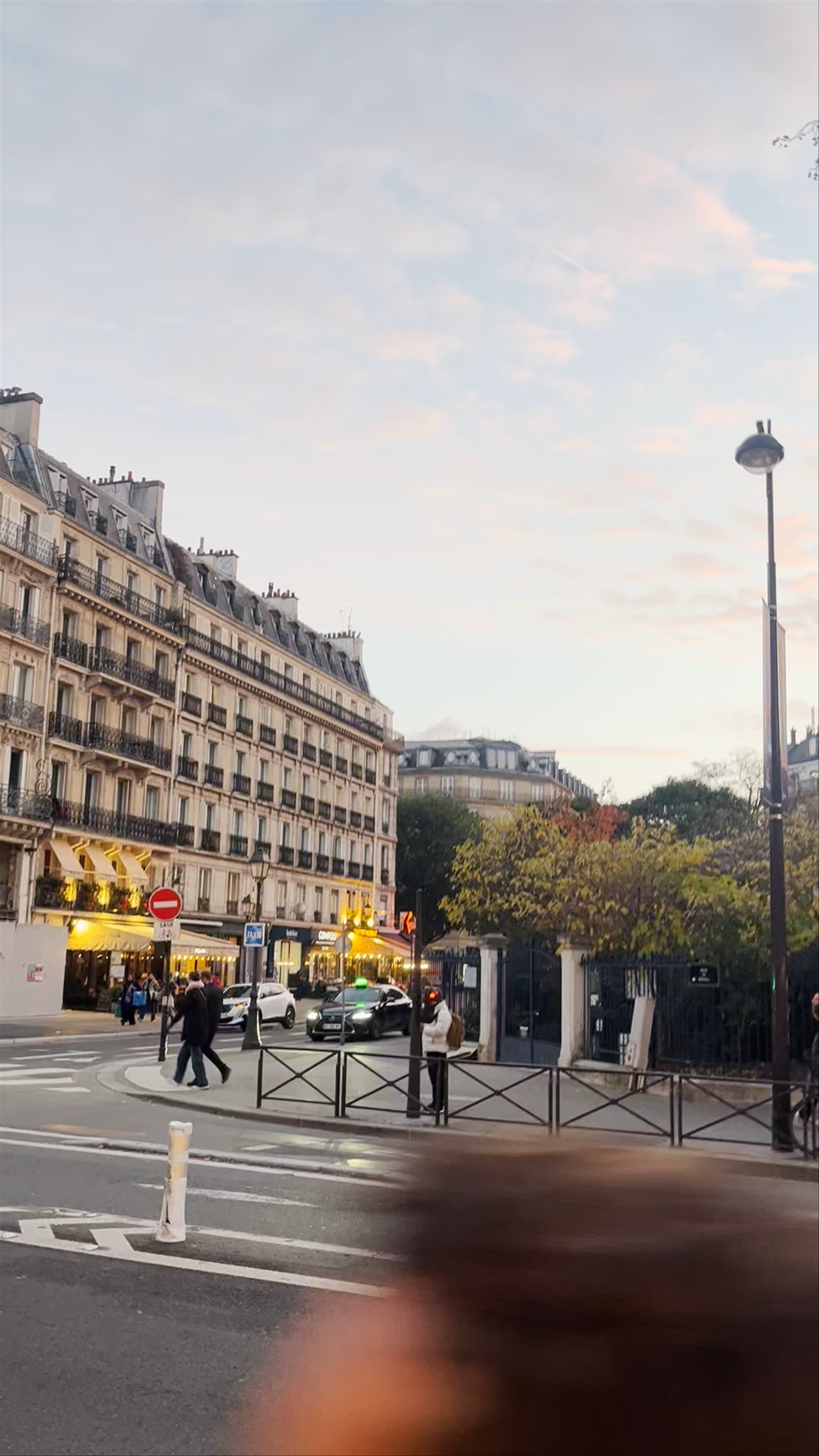 Tour Saint-Jacques: Twilight Walk in the Heart of Paris
