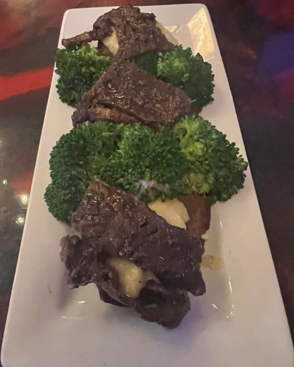Singacoustic - Beef ribs on Polenta with Brocooli. - Music Venues Near Me - Portland, Oregon
