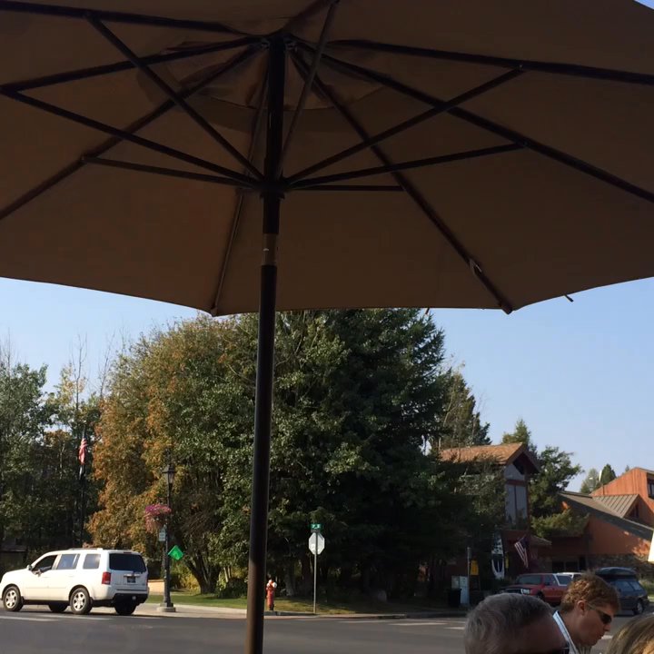 Fogglifter Cafe - Outdoor seating area - Breakfast & Brunch Near Me - McCall, Idaho