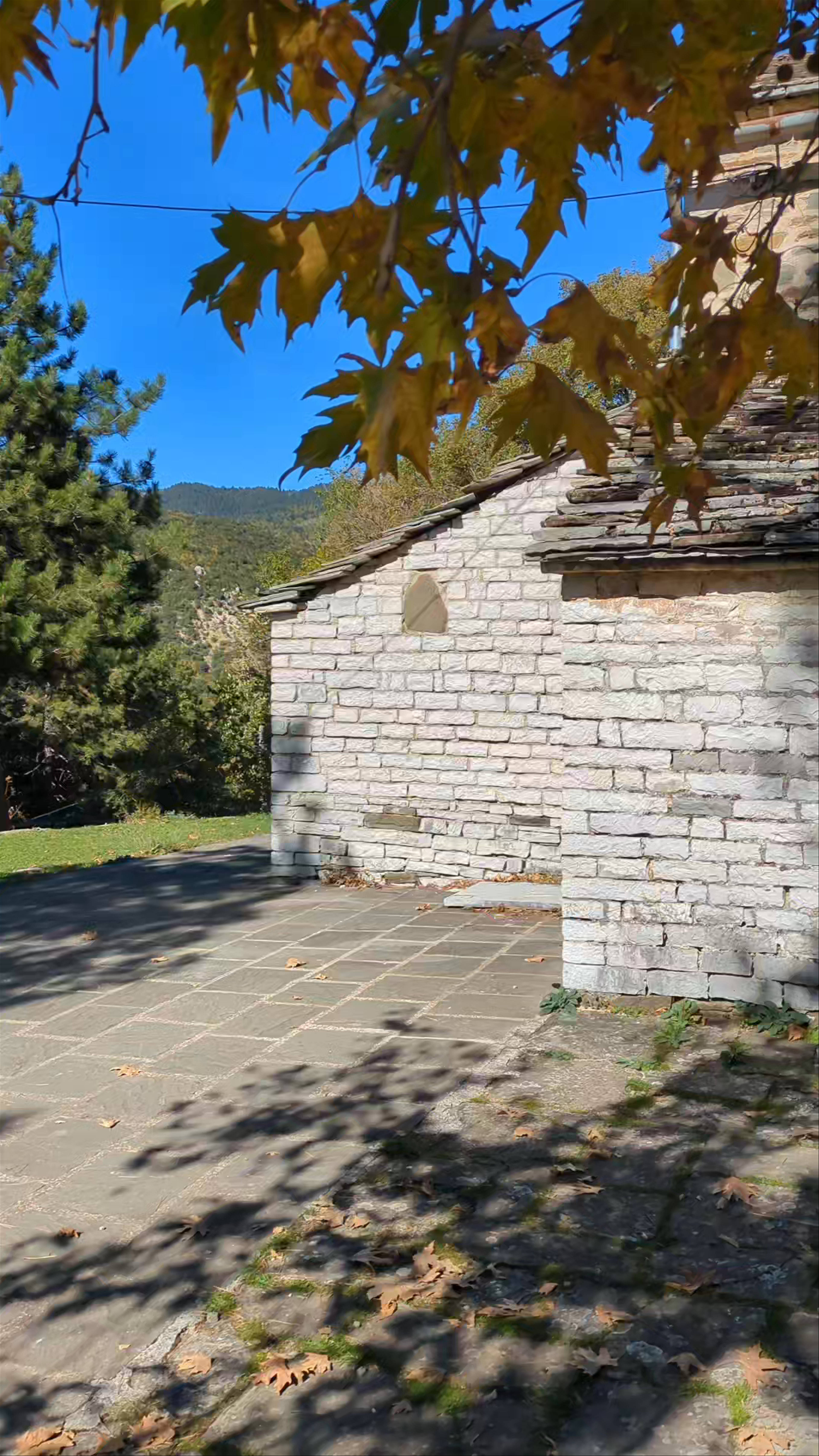 Ιερός Ναός Ταξιαρχών: Tranquil Heritage in Mikro Papigko, Greece