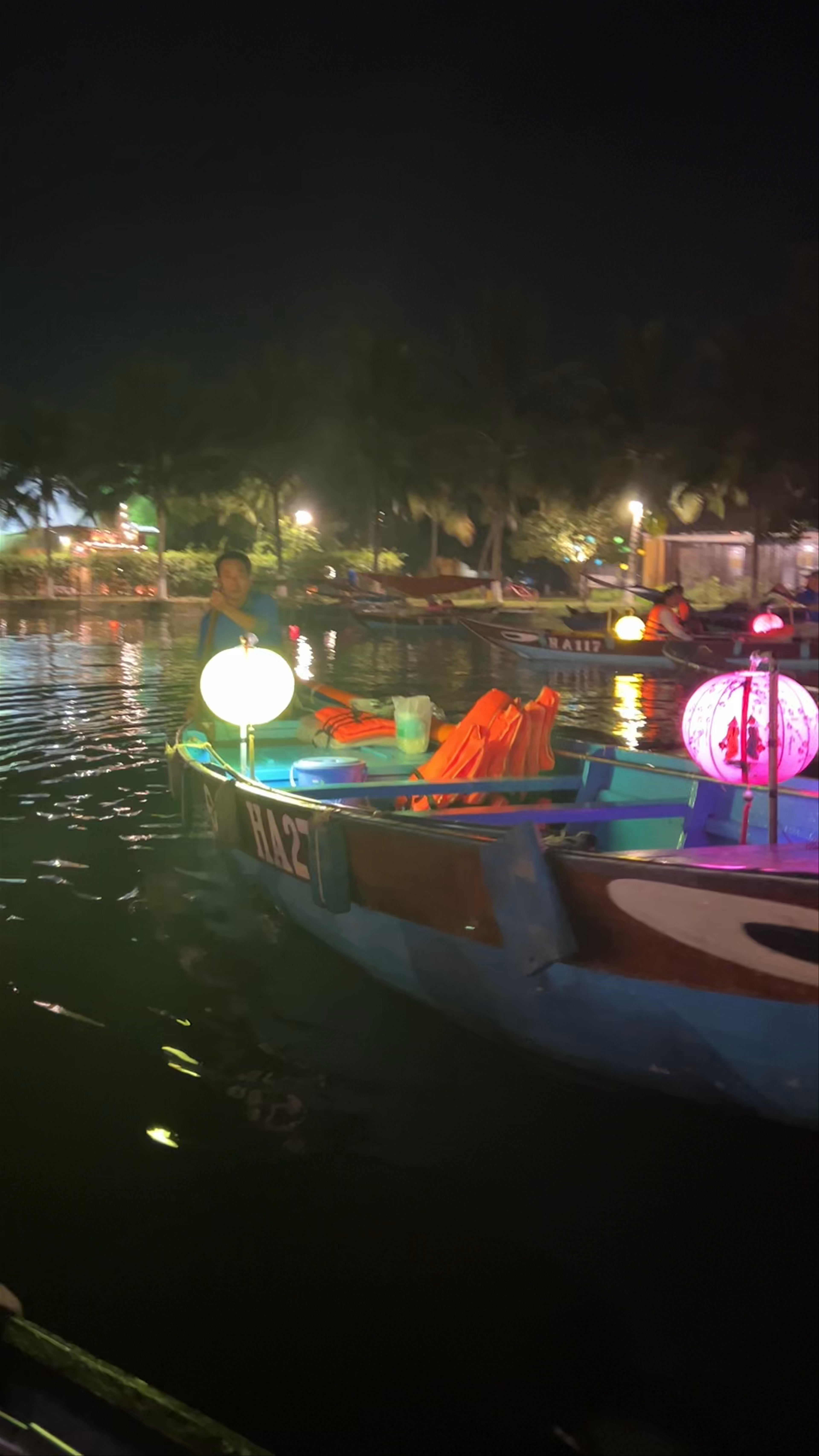 Hoi An Lantern Boat Tour ( Thuyền Hoa Đăng Hội An )