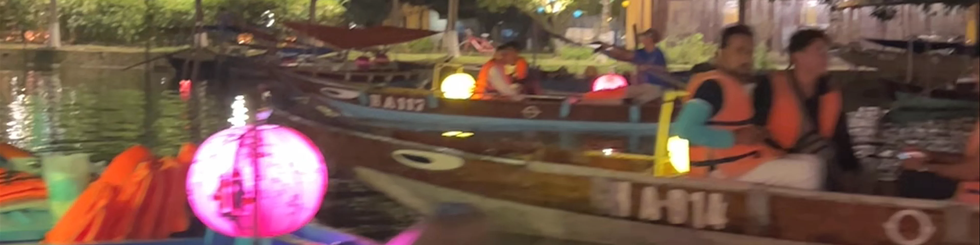 Hoi An Lantern Boat Tour ( Thuyền Hoa Đăng Hội An )