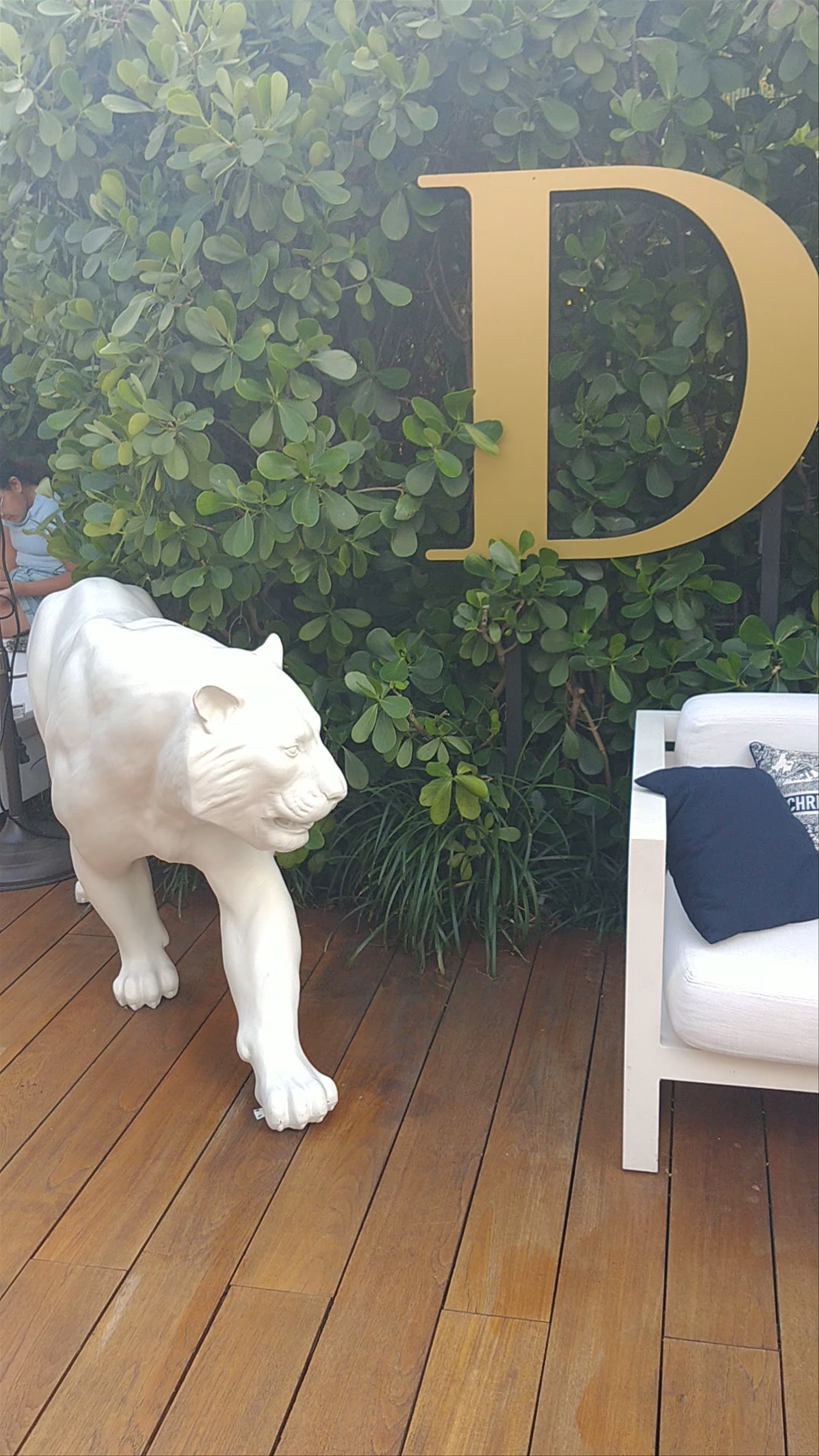 DIOR Miami Design District: Luxury Outdoor Lounge Experience