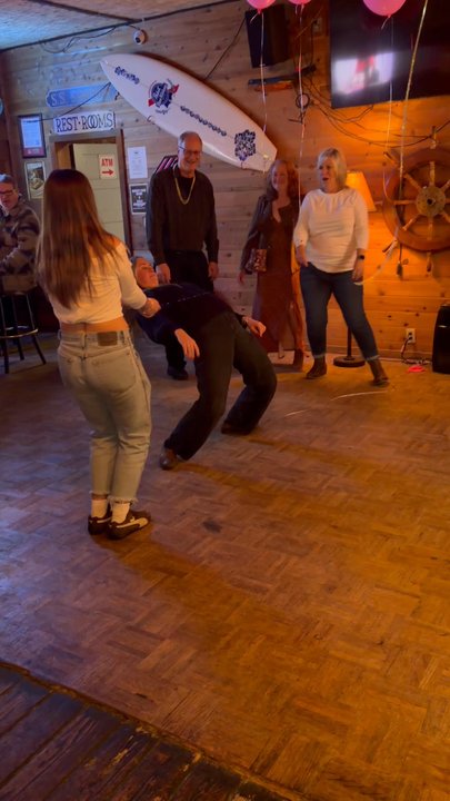 San Dune Pub - Sports Bars Near Me - Manzanita, Oregon