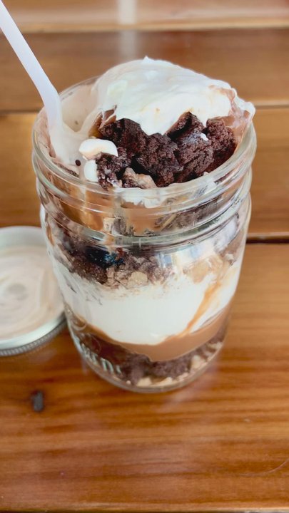 Slim Chickens - Brownie toffee dessert jar - Chicken Wings Near Me - Lehi, Utah