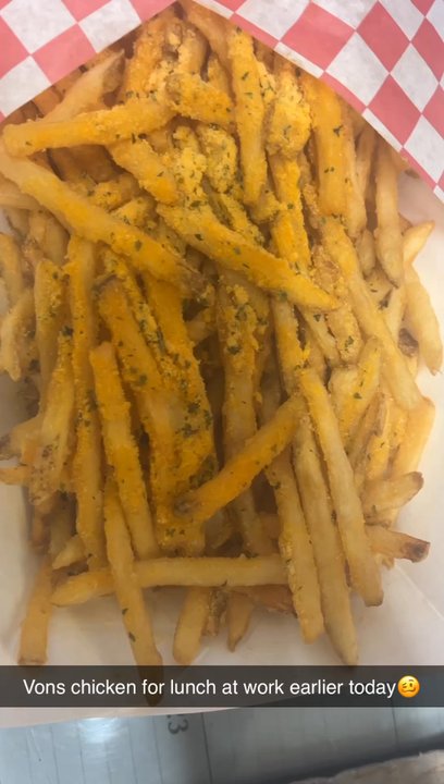 Vons Chicken Downtown - My favorites btwn the  crispy fried shoyu and garlic ...these I just wanted to try and it's good too - Chicken Wings Near Me - Honolulu, Hawaii